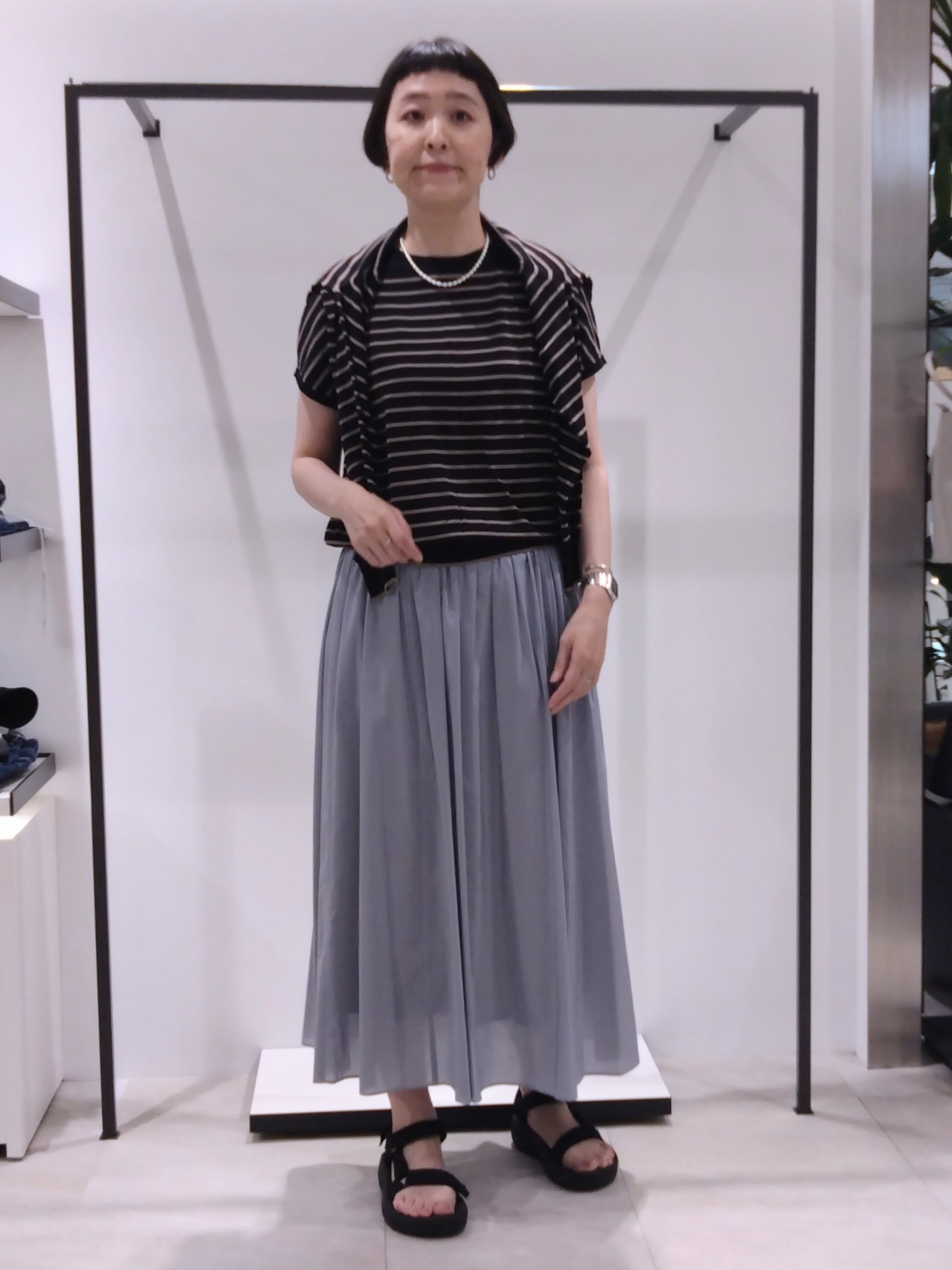 まちこさんの「UNTITLED｜◆【9色展開/アンサンブル可】コットンクルーネックカーディガン」を使ったコーディネート