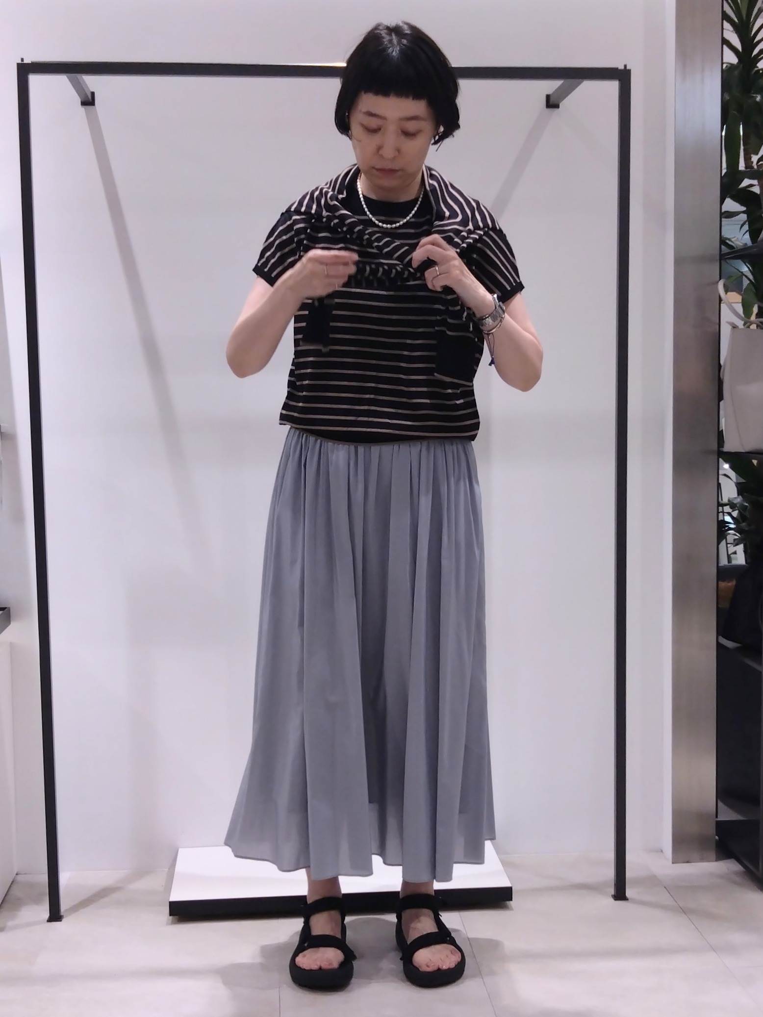 まちこさんの「UNTITLED｜◆【9色展開/アンサンブル可】コットンクルーネックカーディガン」を使ったコーディネート