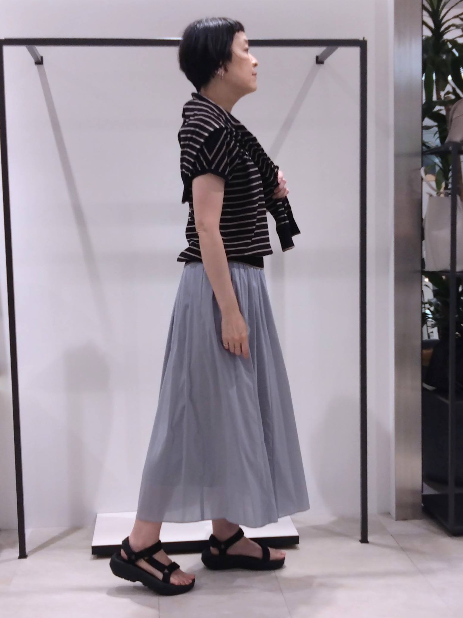 まちこさんの「UNTITLED｜◆【9色展開/アンサンブル可】コットンクルーネックカーディガン」を使ったコーディネート
