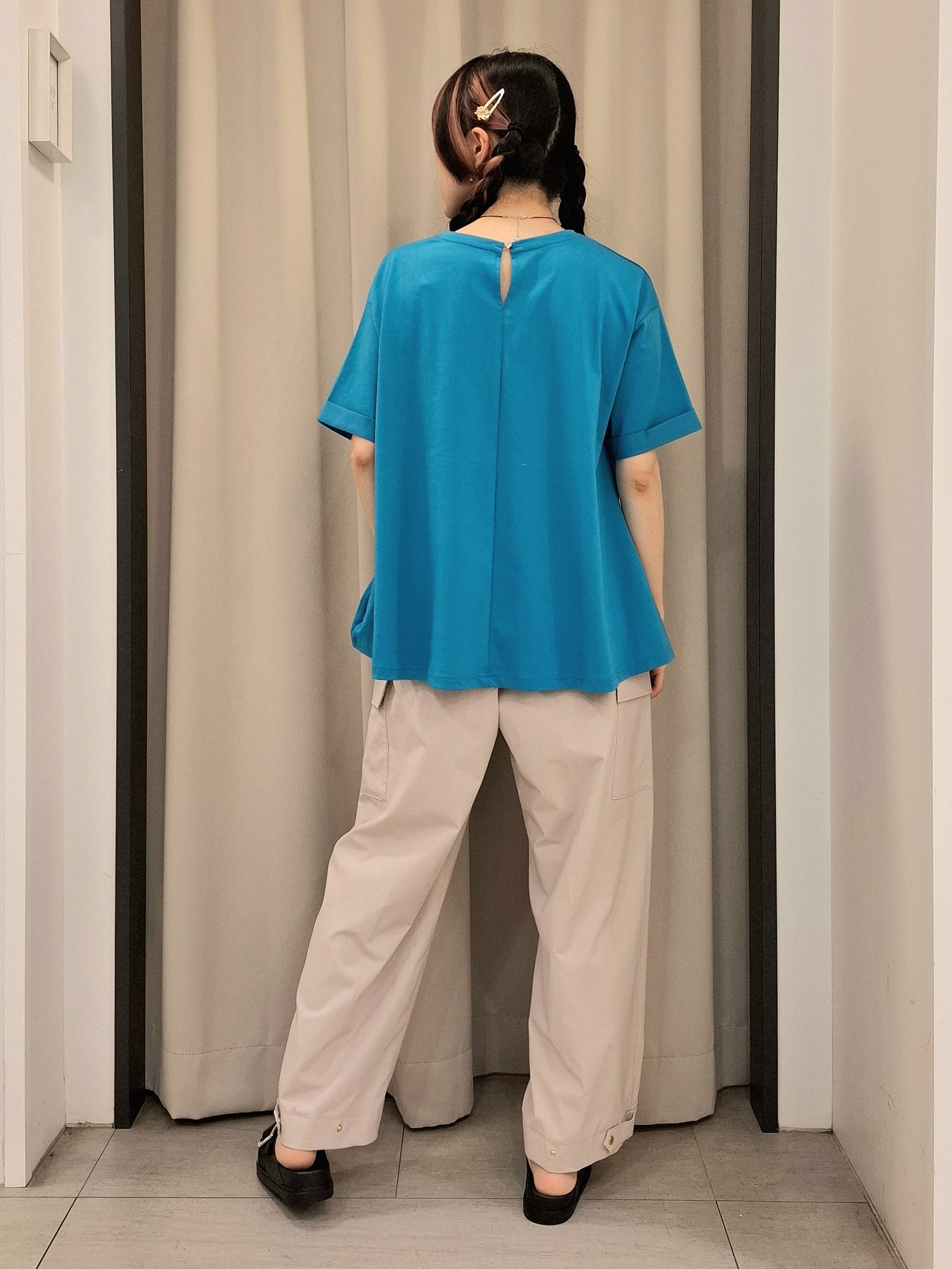 なーちゃんさんの「grove｜【遮熱／吸水速乾／UVカット】フレアシルエットTシャツ」を使ったコーディネート