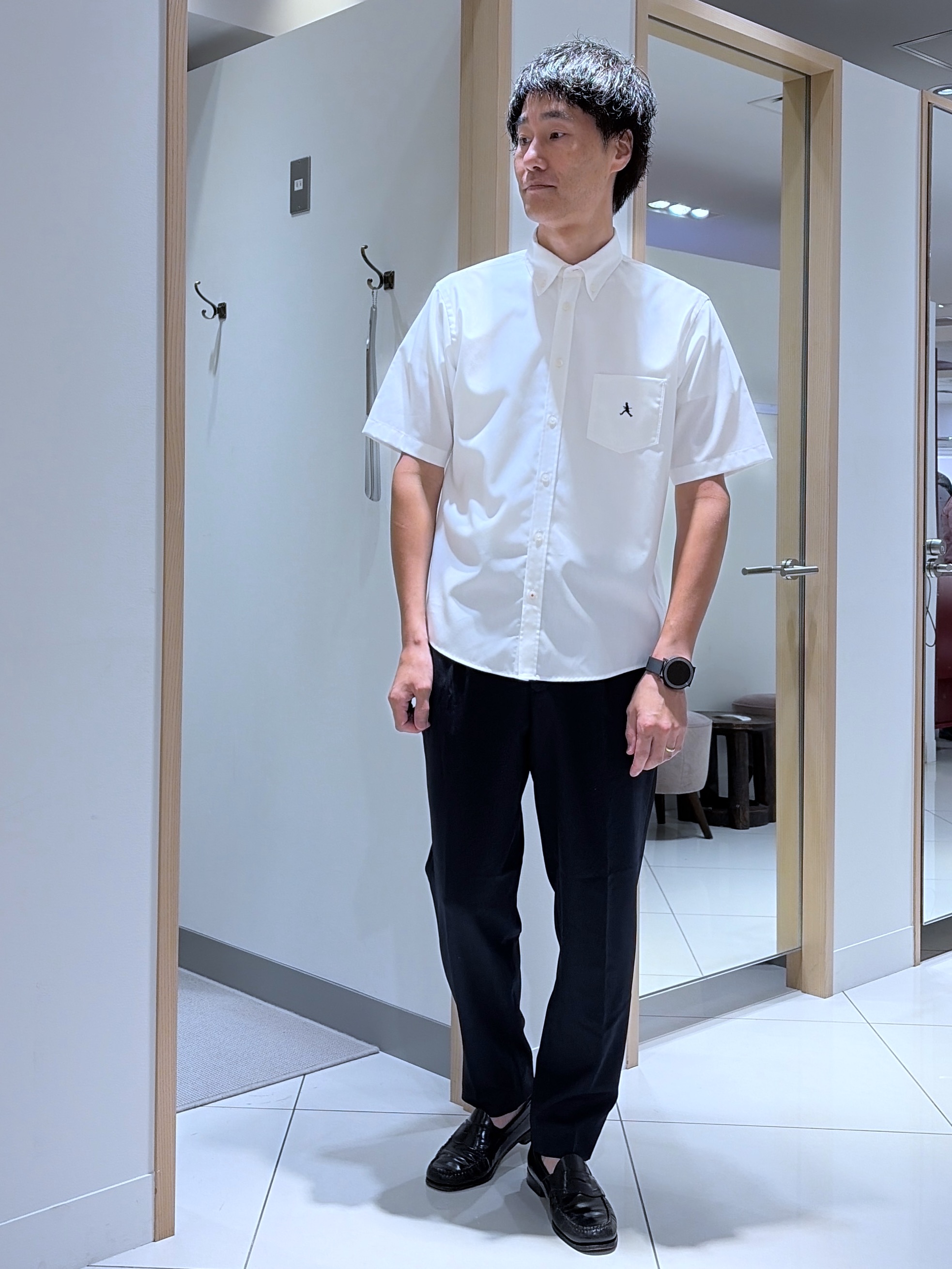 mutoさんの「TAKEO KIKUCHI｜【BOWLER HAT LABEL】ボーラーハットウォーカー刺繍 半袖ボタンダウンシャツ」を使ったコーディネート