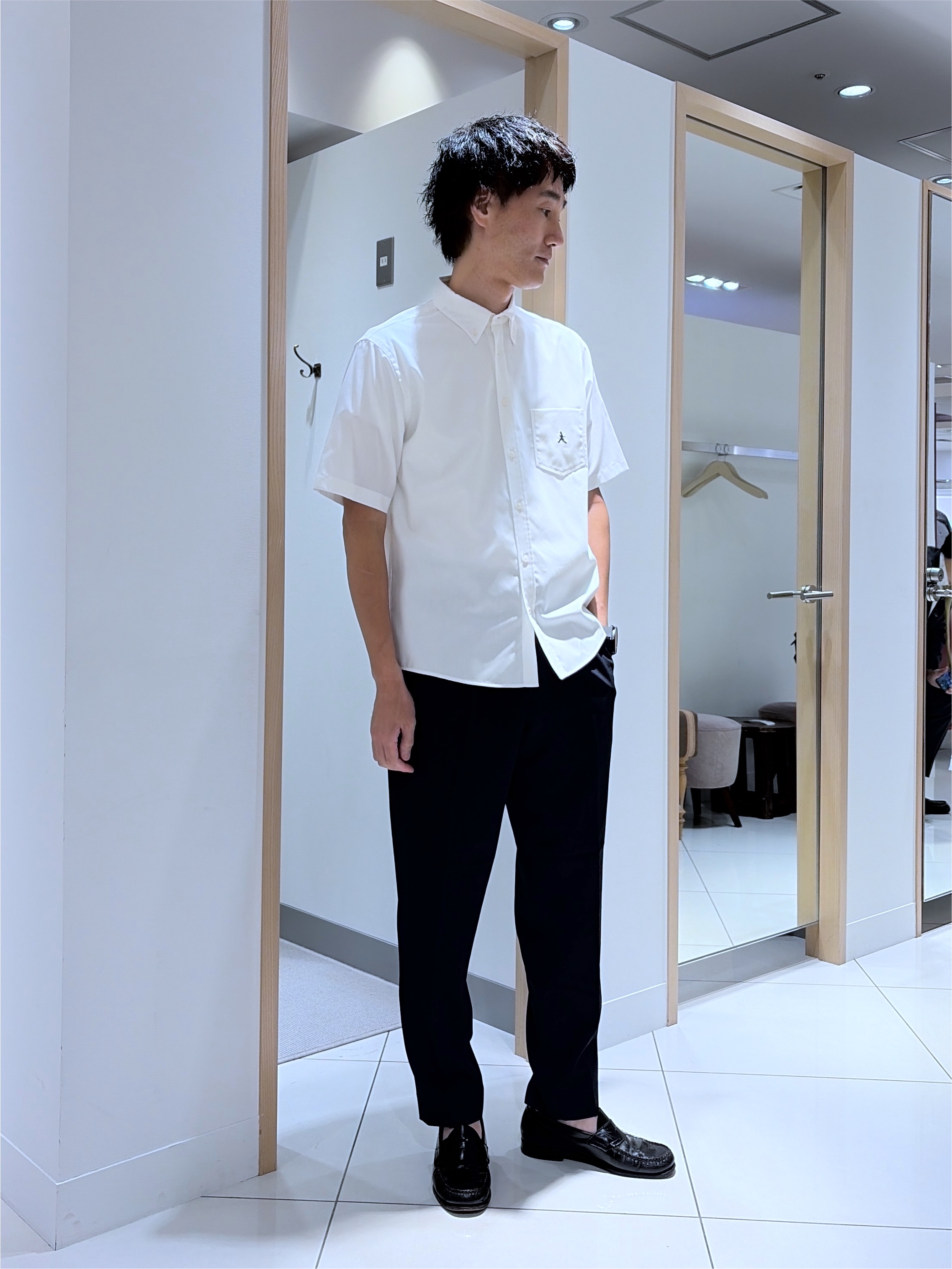 mutoさんの「TAKEO KIKUCHI｜【BOWLER HAT LABEL】ボーラーハットウォーカー刺繍 半袖ボタンダウンシャツ」を使ったコーディネート