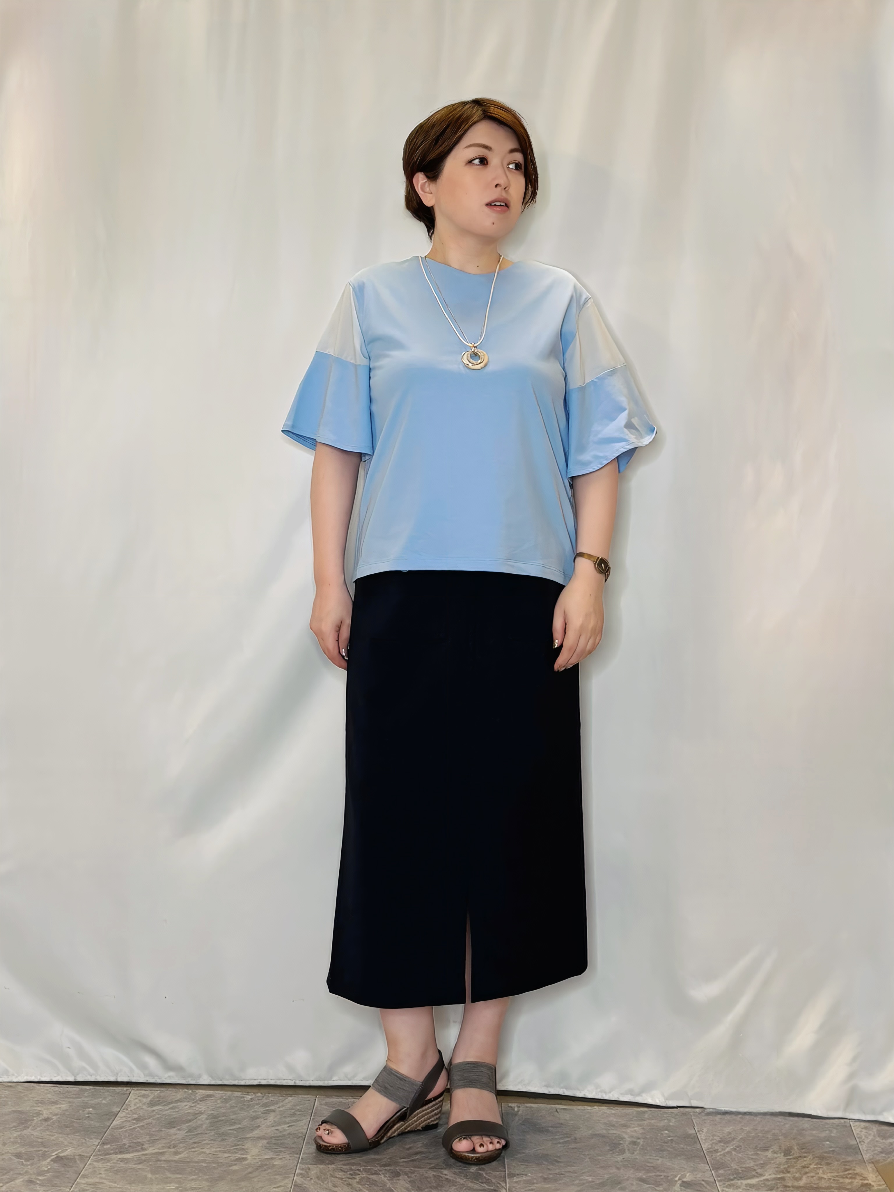 たみさんの「SHOO･LA･RUE｜【S-LL/洗濯機可/体型カバー】フレアスリーブで二の腕を自然に隠せる 浅VネックTシャツ」を使ったコーディネート