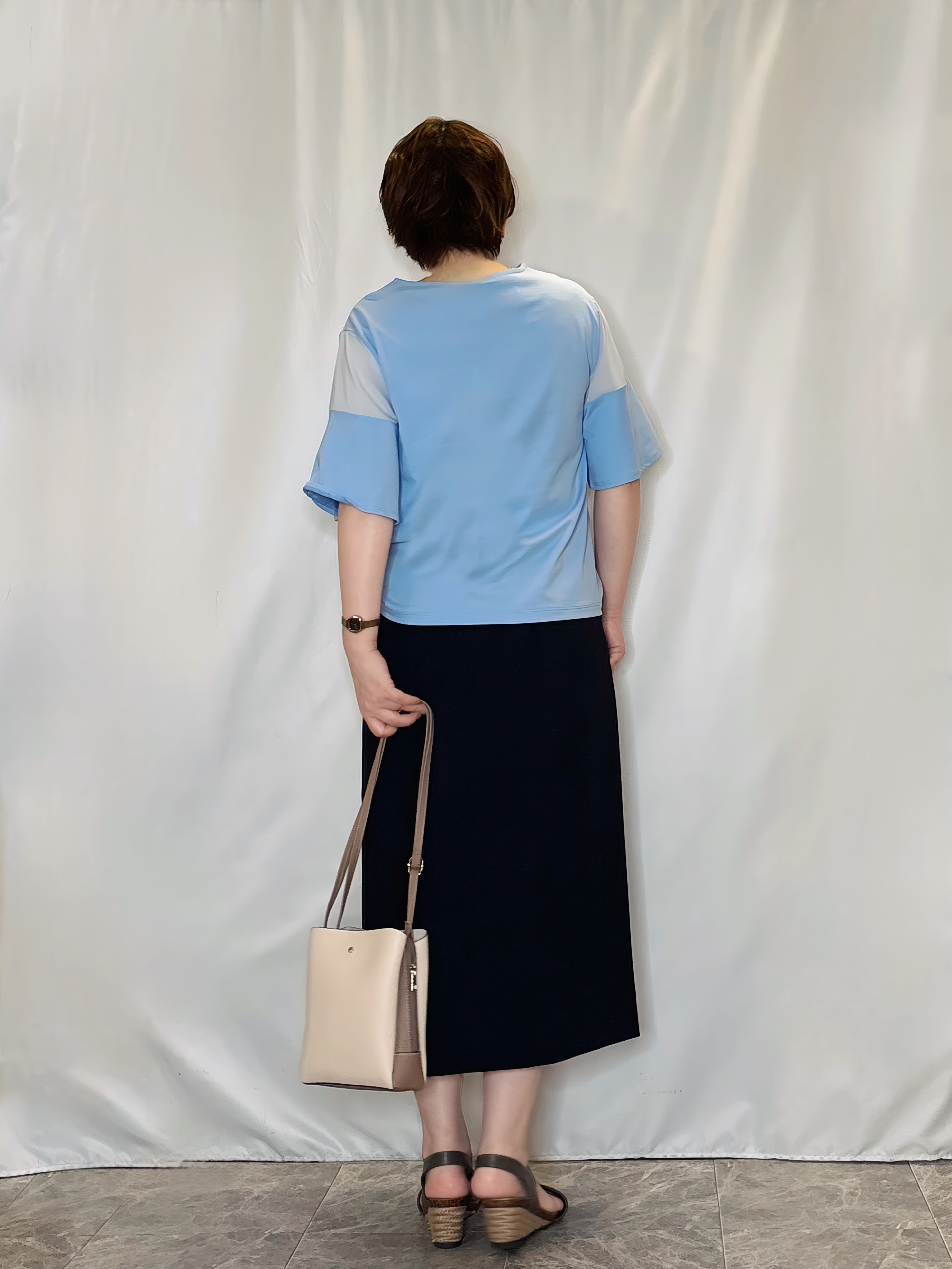 たみさんの「SHOO･LA･RUE｜【S-LL/洗濯機可/体型カバー】フレアスリーブで二の腕を自然に隠せる 浅VネックTシャツ」を使ったコーディネート