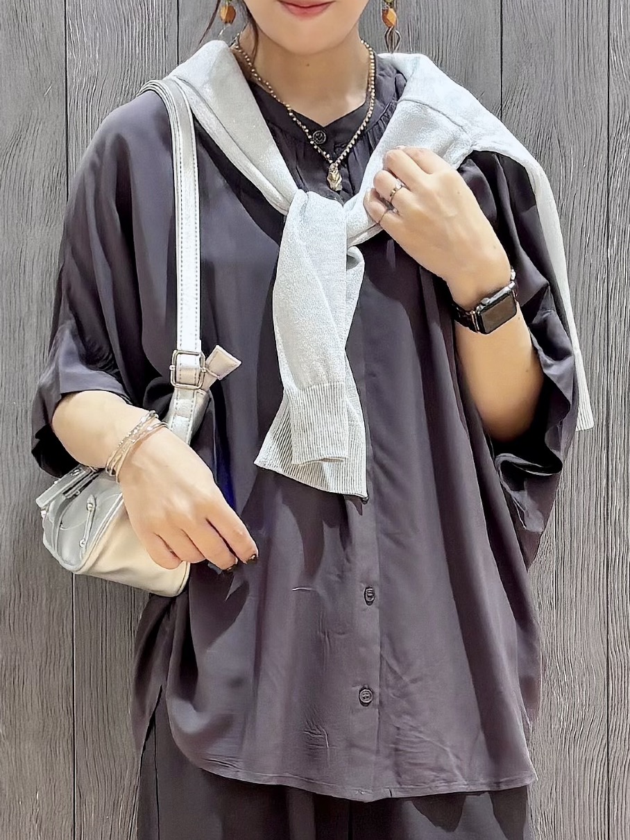 meiさんの「SHOO･LA･RUE｜【通気性〇/洗濯機可/S-LL】シアーラメカーディガン」を使ったコーディネート