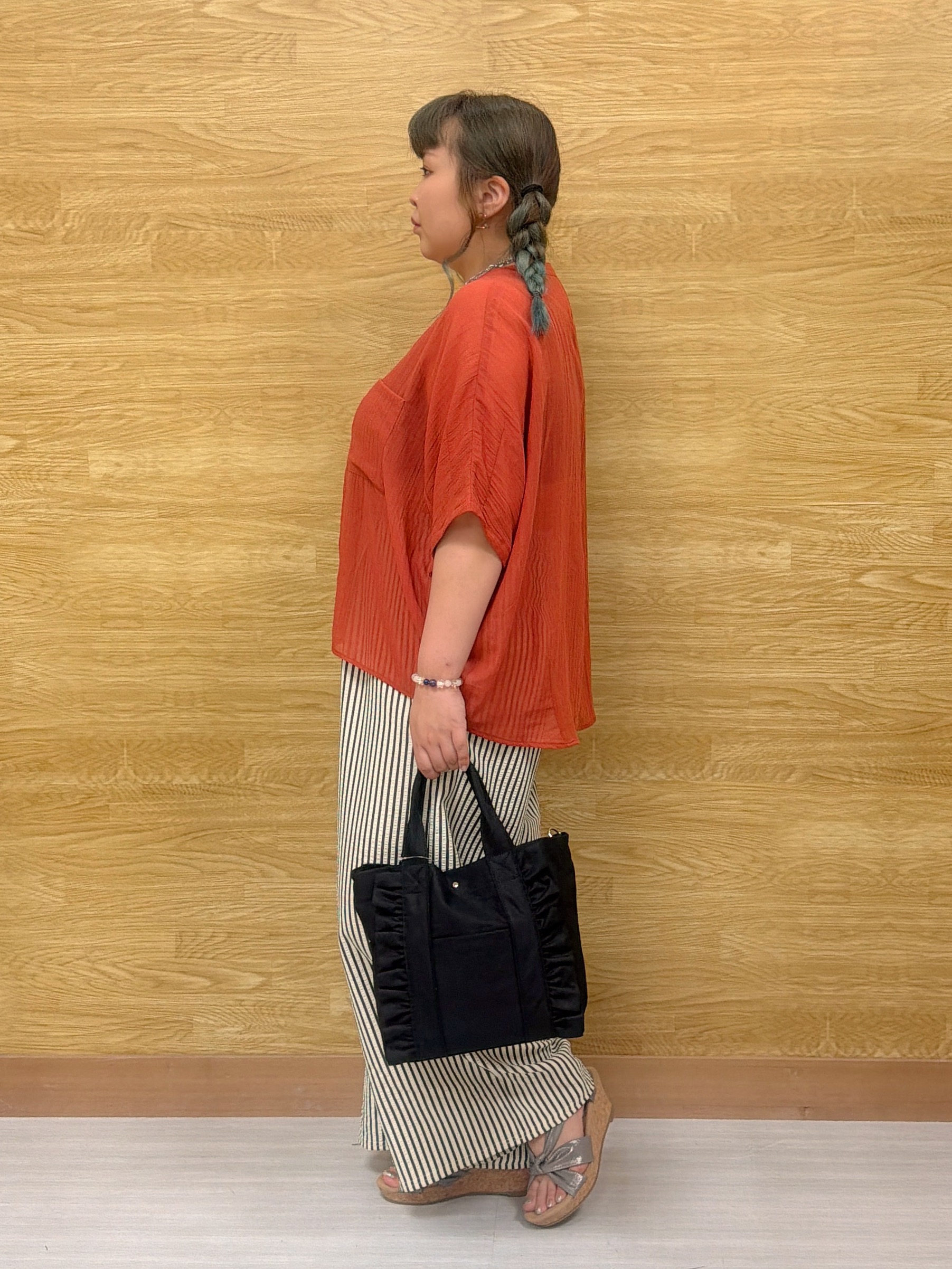 ぁむさんの「SHOO･LA･RUE｜【洗濯機可/選べる6色】程よいシアー感が涼し気 ゆったりワッシャードルマンブラウス」を使ったコーディネート