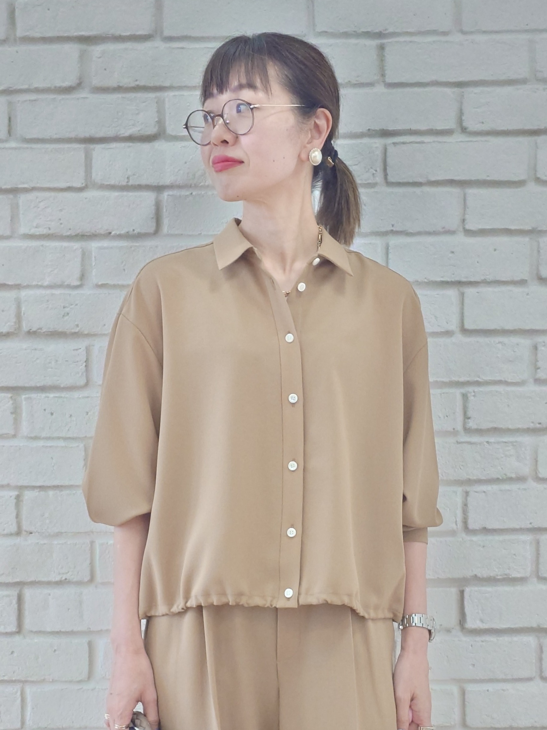 MUTSUKOさんの「UNTITLED｜【秋羽織り/セットアップ可/UVカット】エアリークールドロストシャツ」を使ったコーディネート