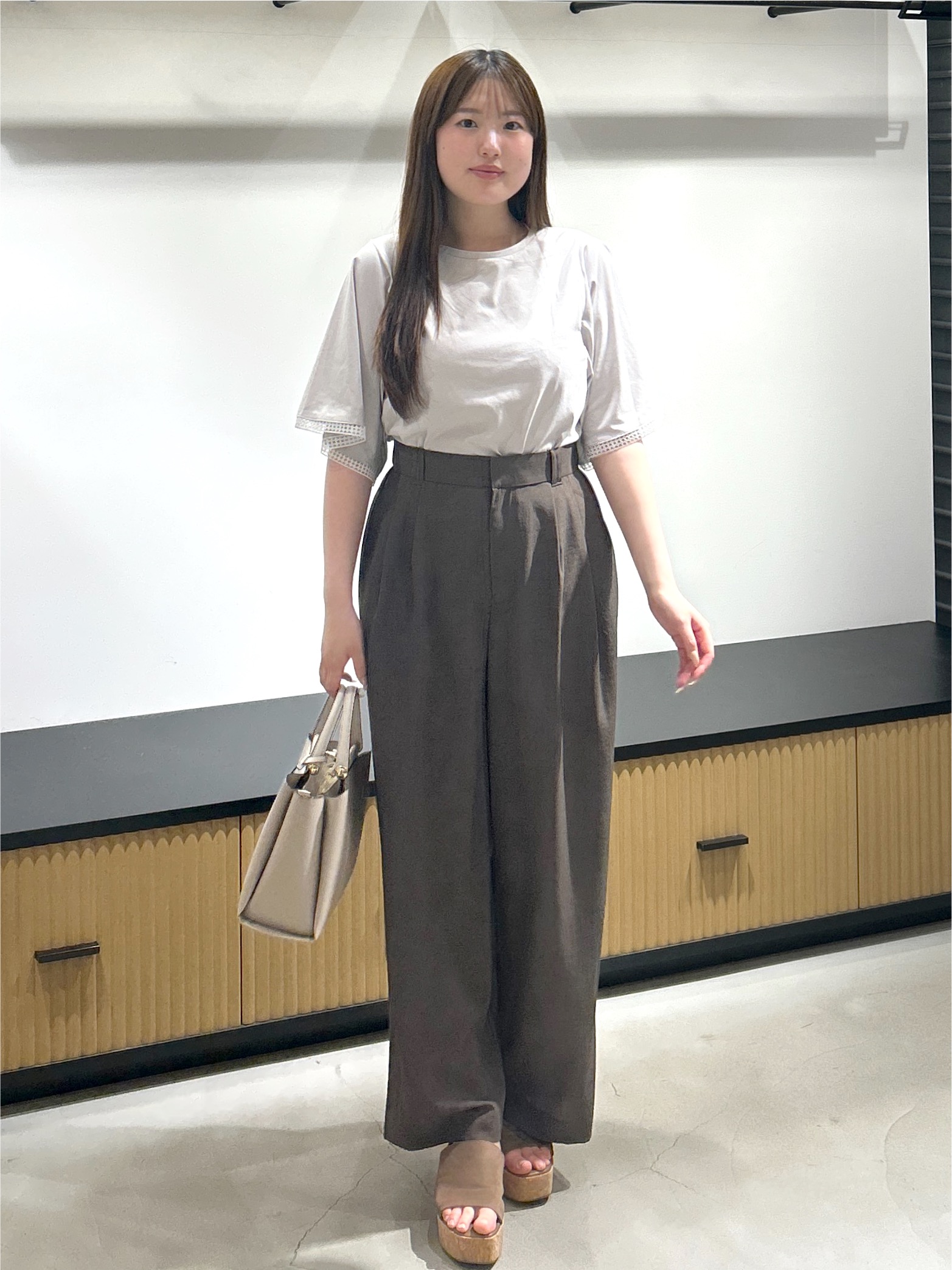 sayaさんの「OPAQUE.CLIP｜袖口レースフレアスリーブカットソー【洗濯機OK】」を使ったコーディネート