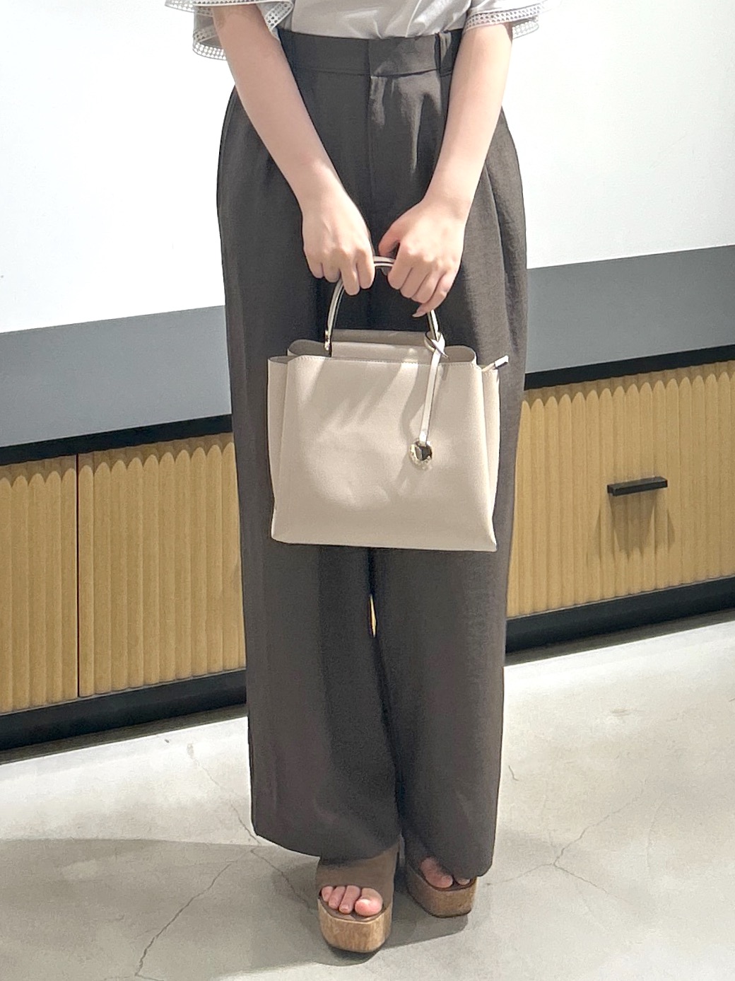 sayaさんの「OPAQUE.CLIP｜袖口レースフレアスリーブカットソー【洗濯機OK】」を使ったコーディネート