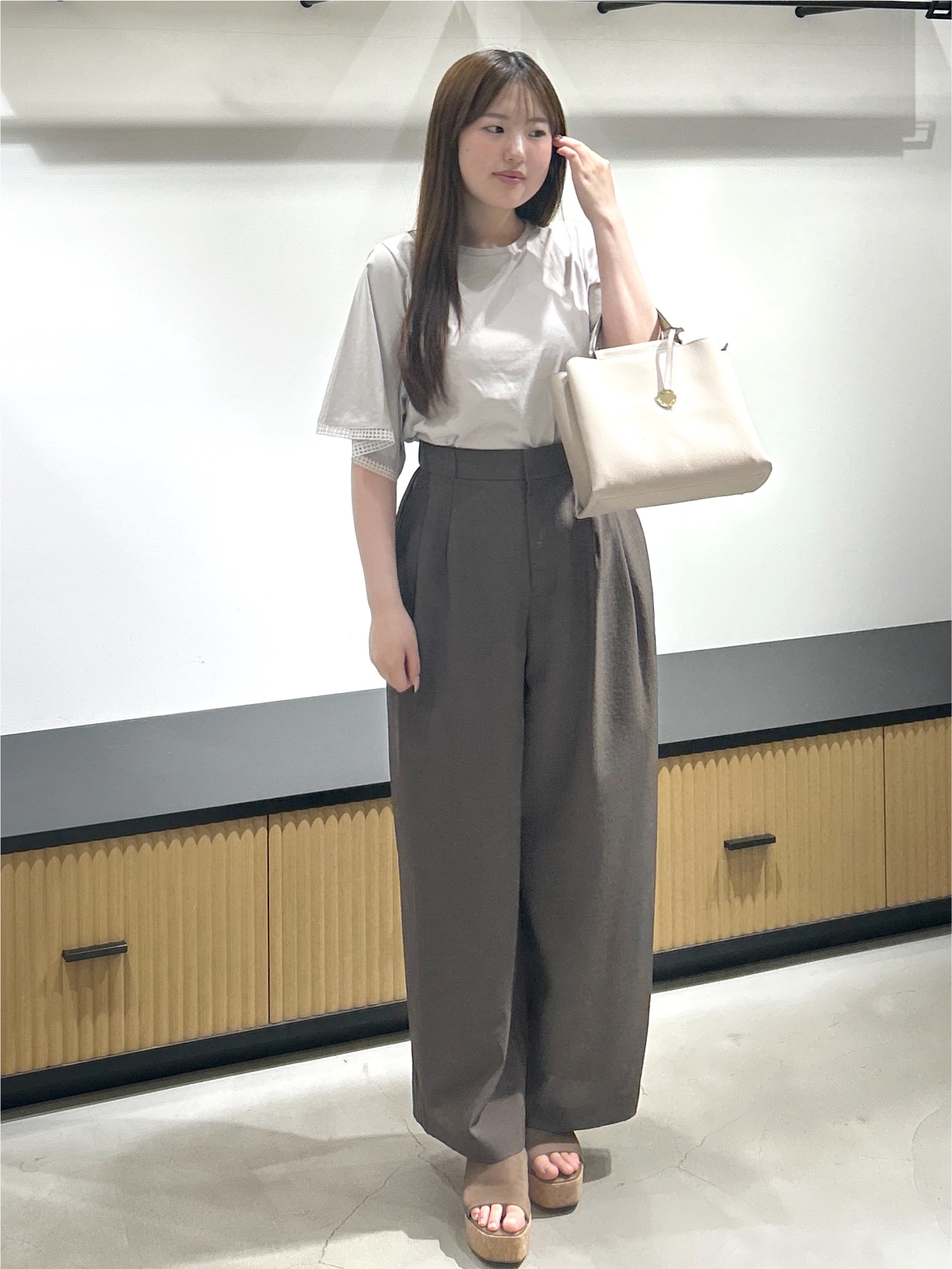 sayaさんの「OPAQUE.CLIP｜袖口レースフレアスリーブカットソー【洗濯機OK】」を使ったコーディネート