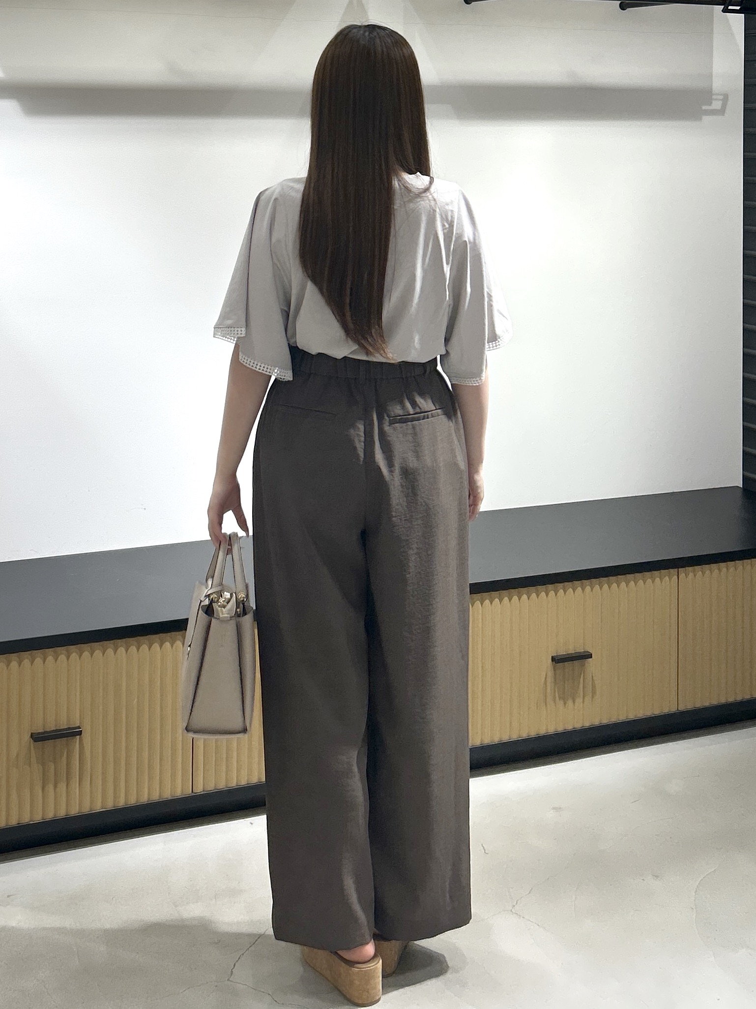 sayaさんの「OPAQUE.CLIP｜袖口レースフレアスリーブカットソー【洗濯機OK】」を使ったコーディネート