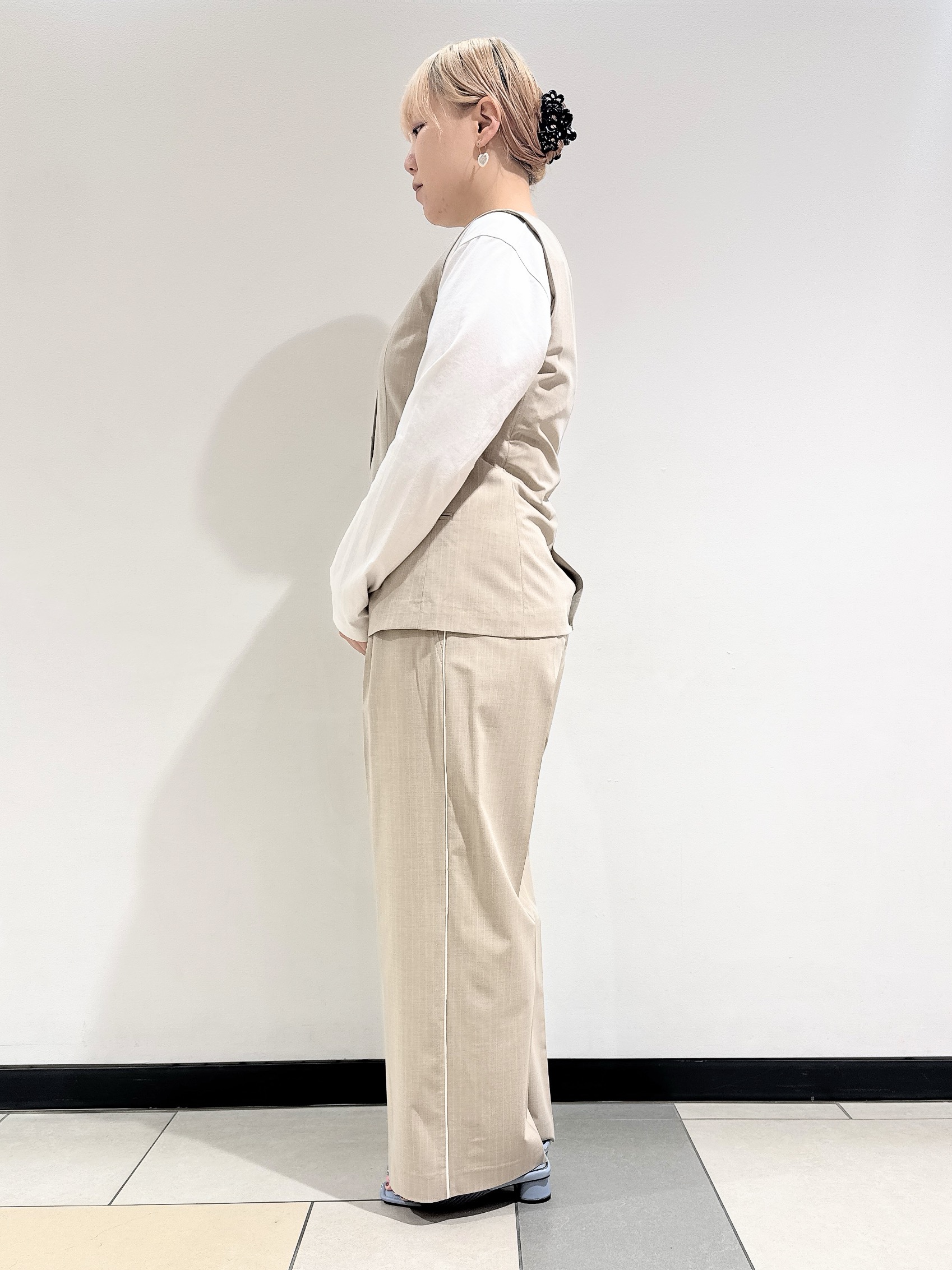 なかもとあきさんの「DRESSTERIOR｜【接触冷感/UVカット/抗菌防臭/しわ防止】クールデオドラント ロングTシャツ」を使ったコーディネート