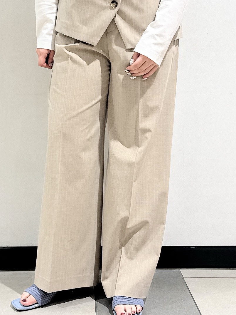 なかもとあきさんの「DRESSTERIOR｜【接触冷感/UVカット/抗菌防臭/しわ防止】クールデオドラント ロングTシャツ」を使ったコーディネート