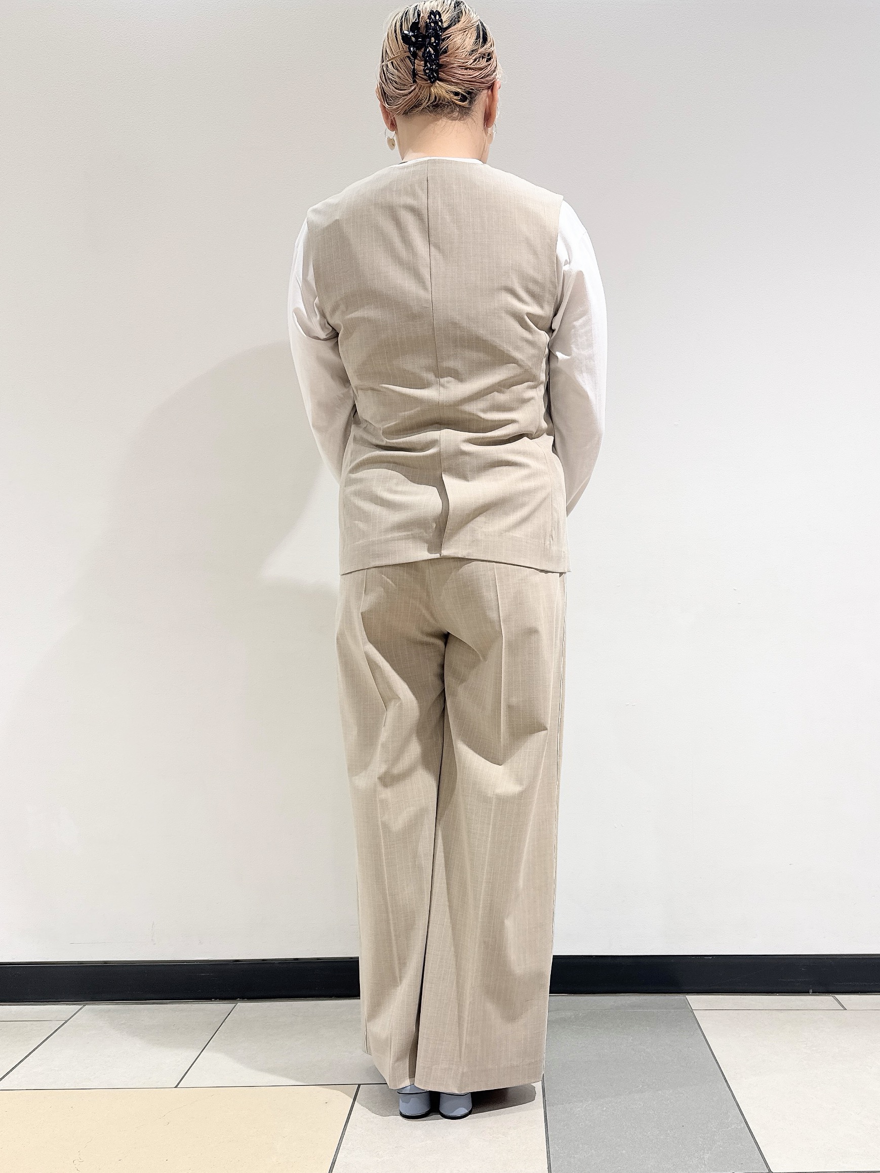 なかもとあきさんの「DRESSTERIOR｜【接触冷感/UVカット/抗菌防臭/しわ防止】クールデオドラント ロングTシャツ」を使ったコーディネート