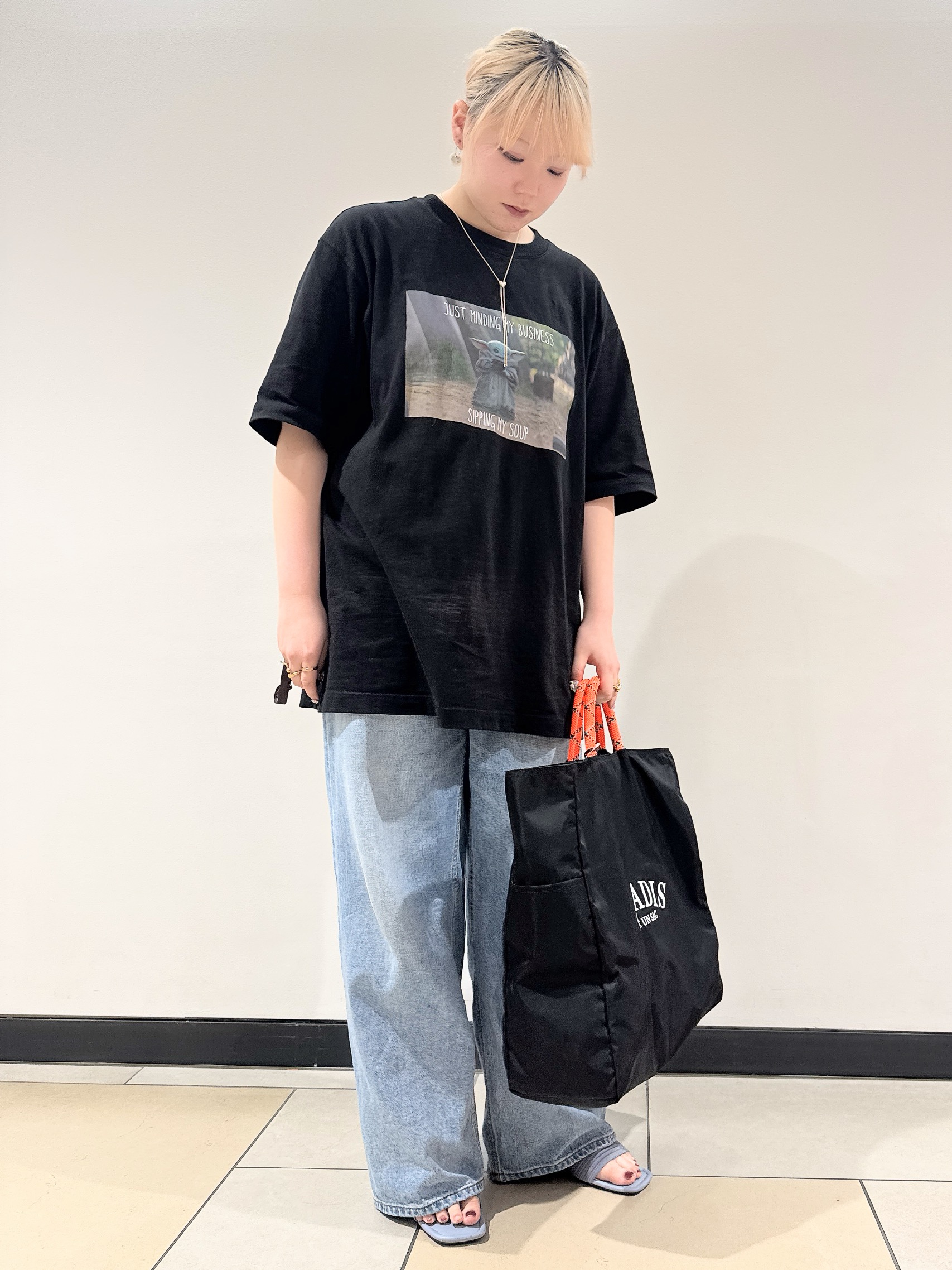 なかもとあきさんの「DRESSTERIOR｜NOMADIS（ノマディス）SAC2／16 ビッグトートバッグ」を使ったコーディネート