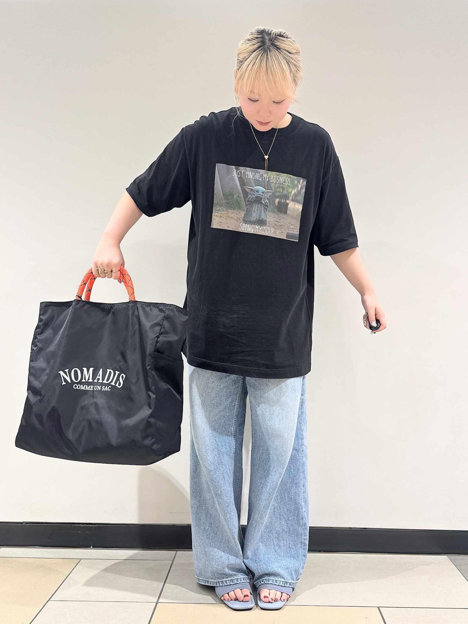 なかもとあきさんの「DRESSTERIOR｜NOMADIS（ノマディス）SAC2／16 ビッグトートバッグ」を使ったコーディネート
