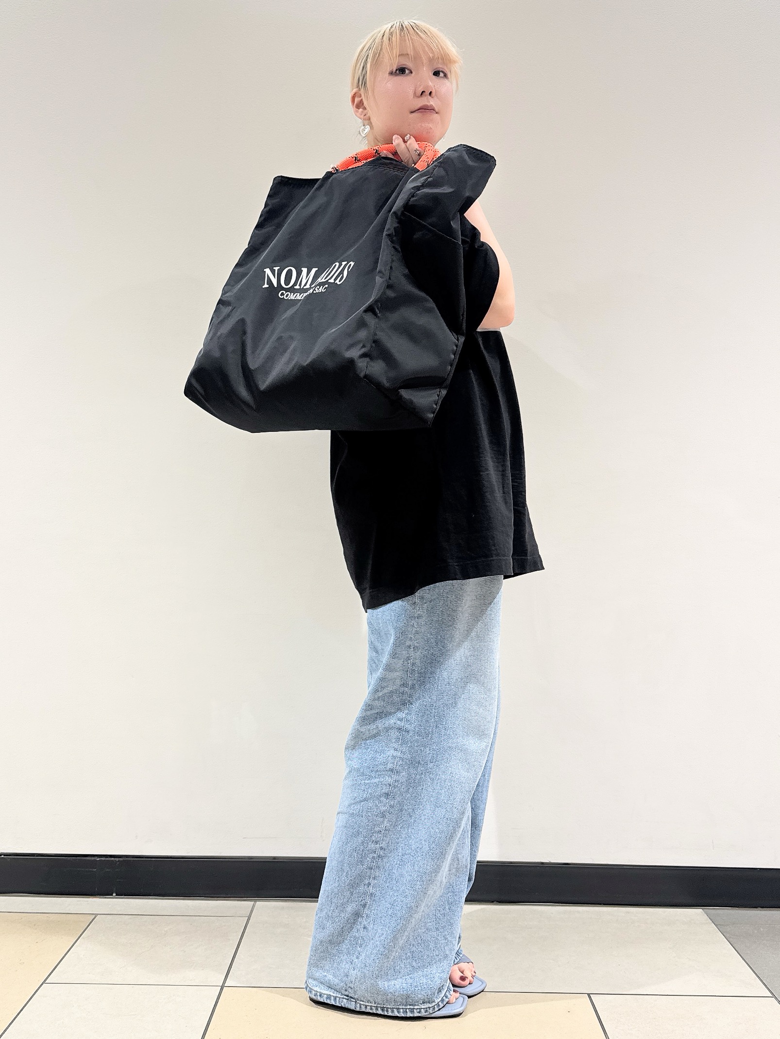 なかもとあきさんの「DRESSTERIOR｜NOMADIS（ノマディス）SAC2／16 ビッグトートバッグ」を使ったコーディネート