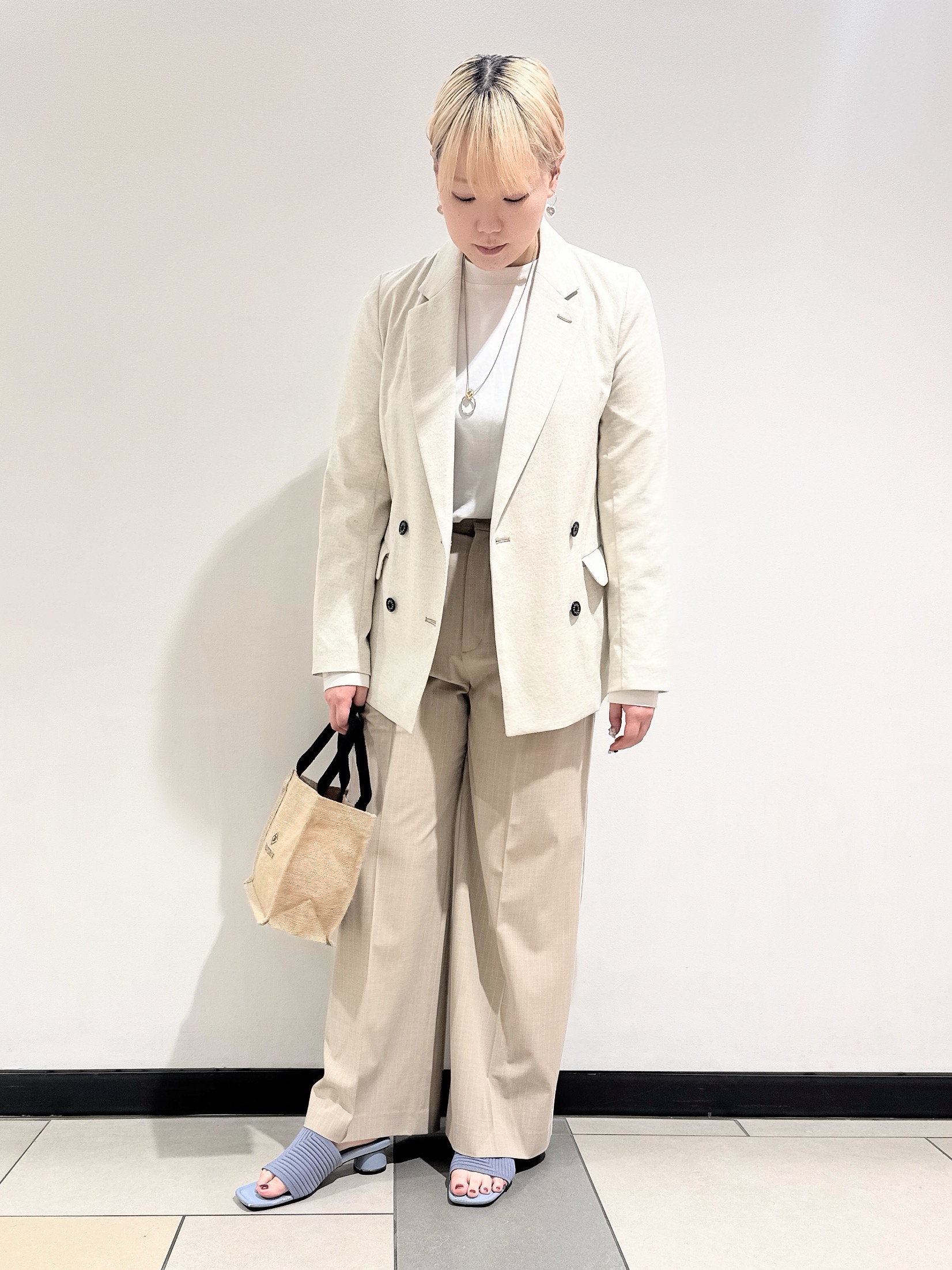 なかもとあきさんの「DRESSTERIOR｜【セットアップ可/吸水速乾/ウォッシャブル】リネンブレンドオックスダブルジャケット」を使ったコーディネート
