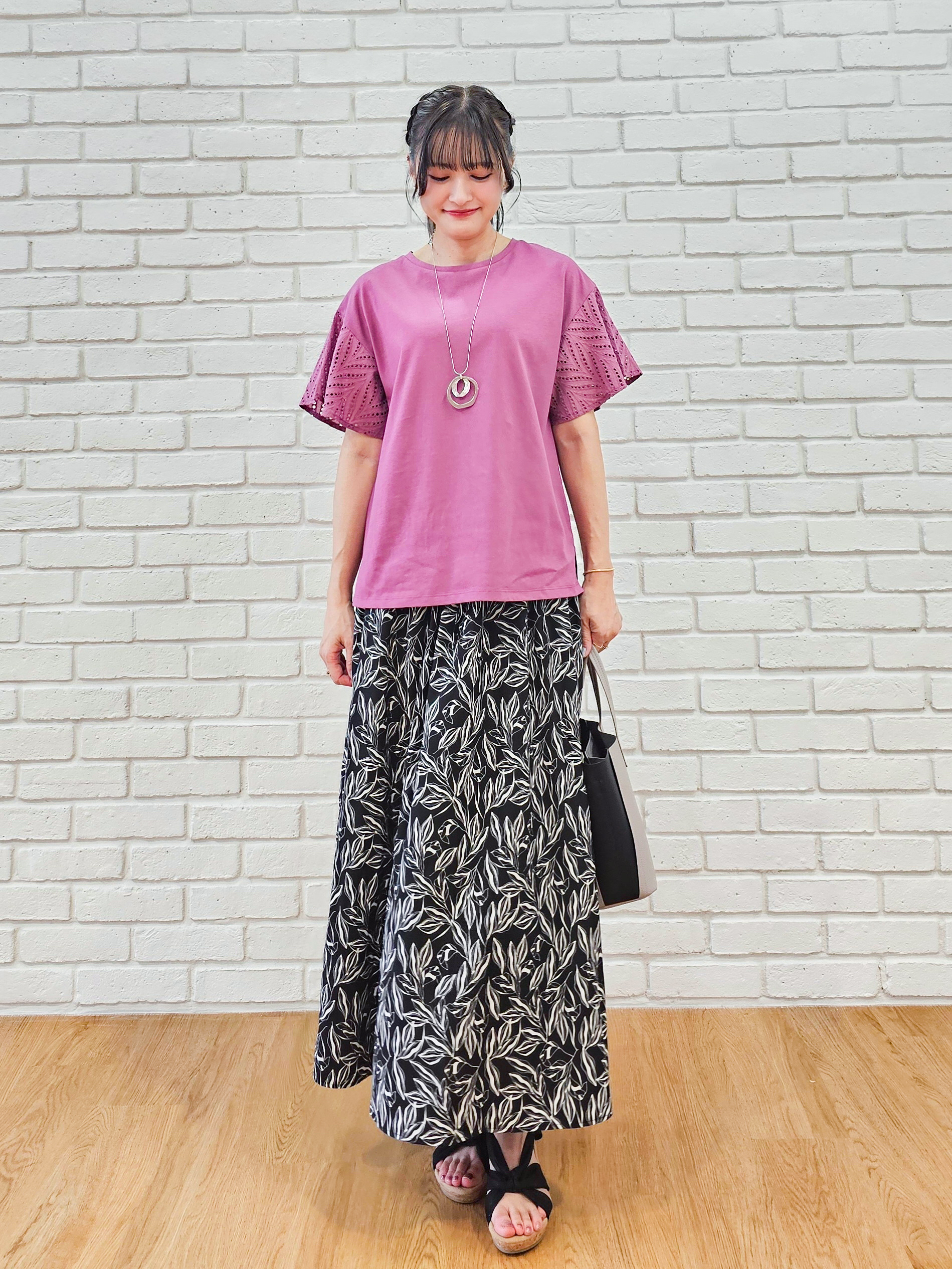 ゆゆさんの「SHOO･LA･RUE｜【S-LL/洗濯機可/体型カバー】汗じみが気になりにくい お袖レースフレアTシャツ」を使ったコーディネート