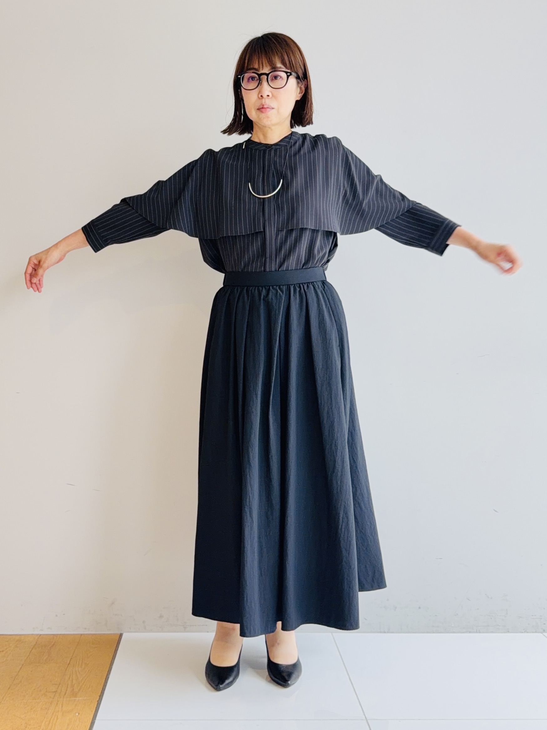 murayamaさんの「INDIVI｜【羽織りにも！/UVケア/着る日傘】ケープ風ブラウス」を使ったコーディネート