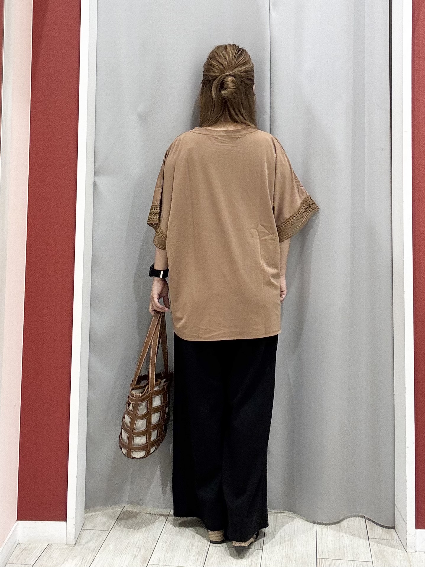 shioさんの「SHOO･LA･RUE｜【UV/洗濯機可/体型カバー】ヒップ周りが隠せる お袖レースTシャツ」を使ったコーディネート