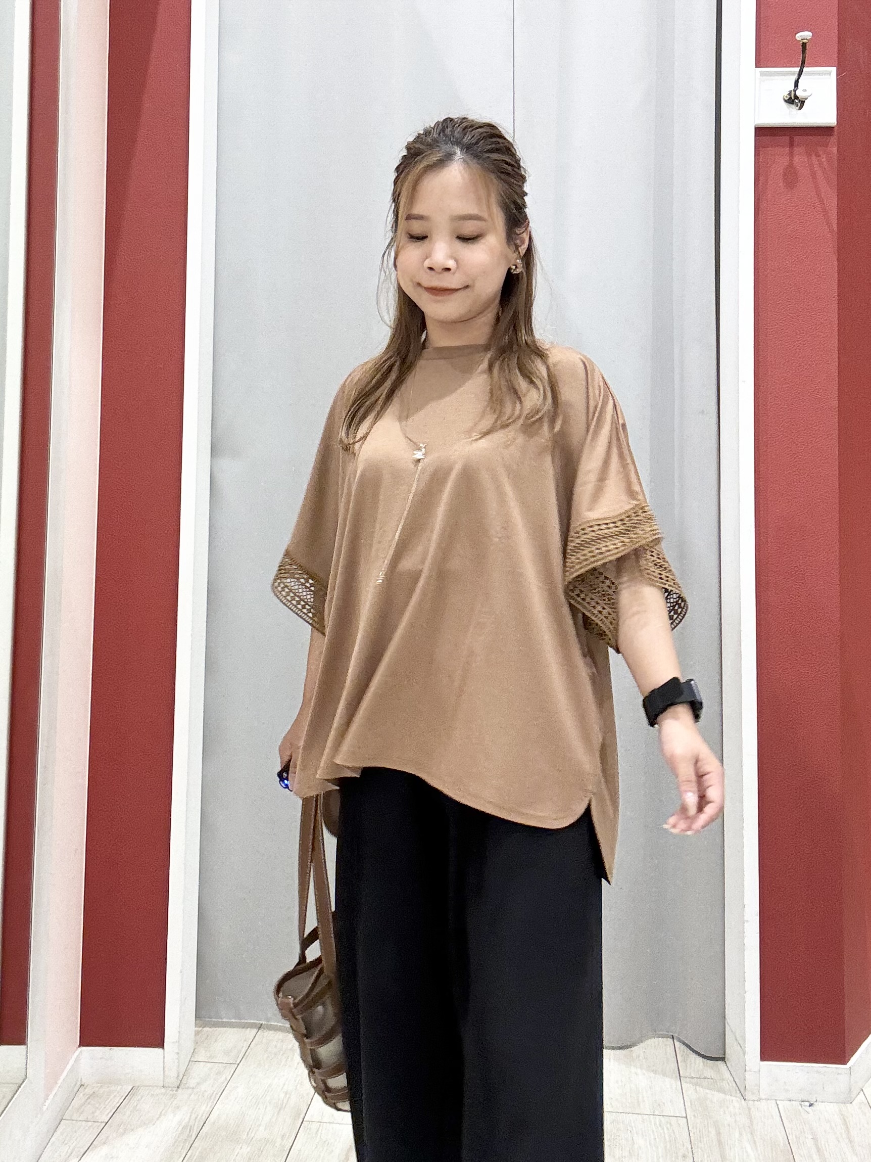 shioさんの「SHOO･LA･RUE｜【UV/洗濯機可/体型カバー】ヒップ周りが隠せる お袖レースTシャツ」を使ったコーディネート