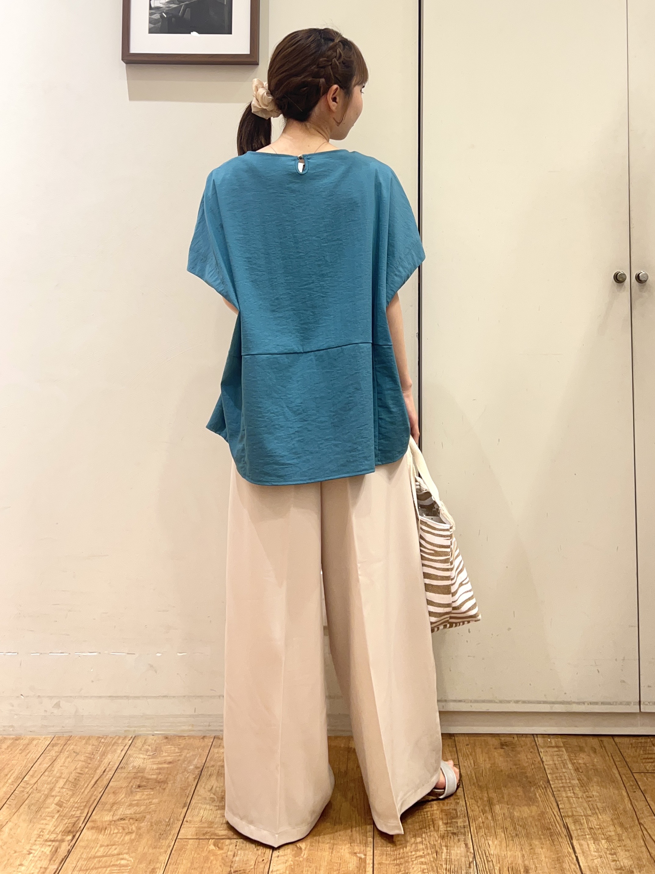 AIRIさんの「SHOO･LA･RUE｜【洗濯機可/セットアップ可】軽凛(かろりん) シンプル上品 切替コクーントップス」を使ったコーディネート