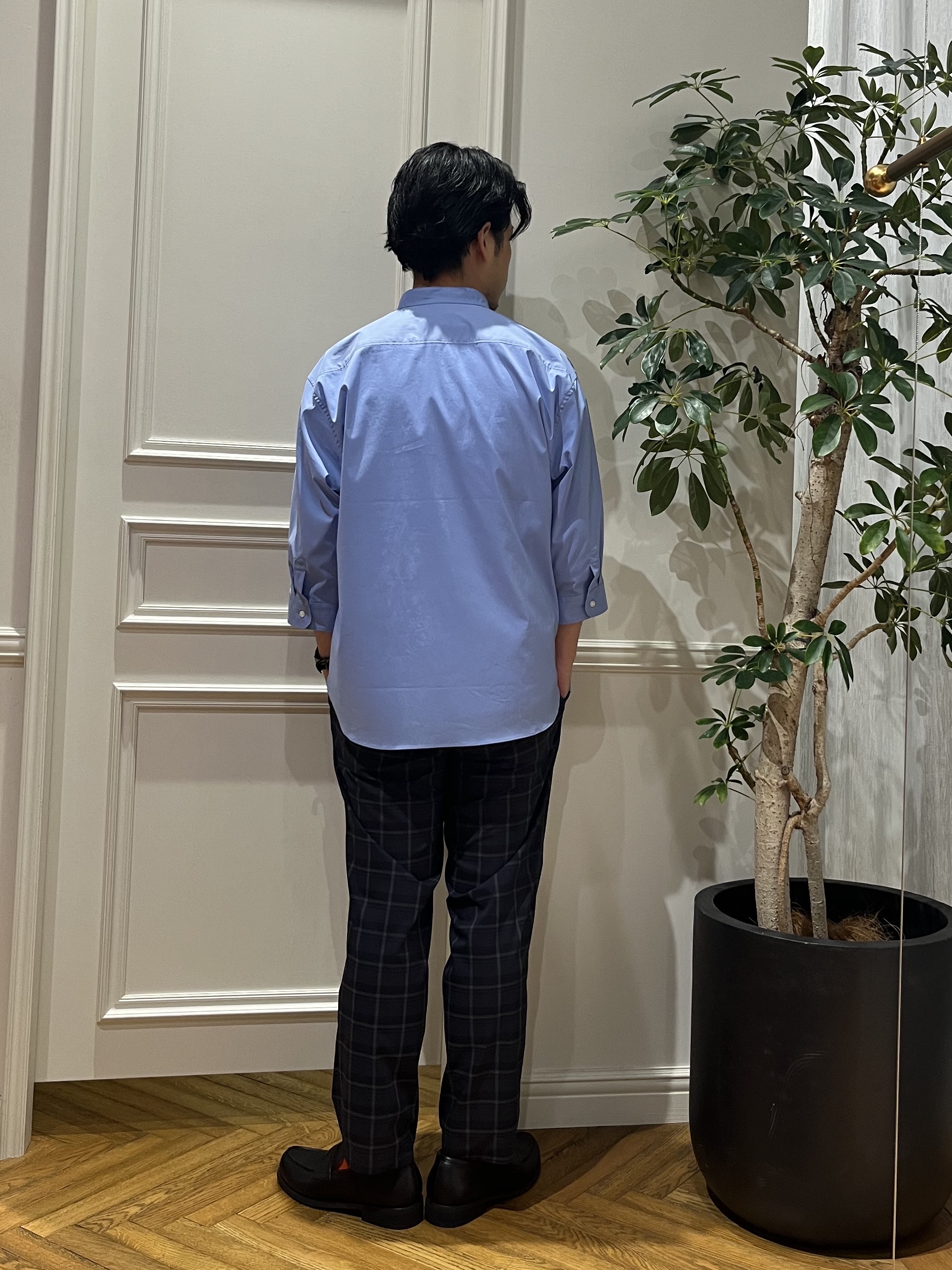 Tokuさんの「DRESSTERIOR｜オーガニックコットン ストレッチバンドカラーシャツ」を使ったコーディネート