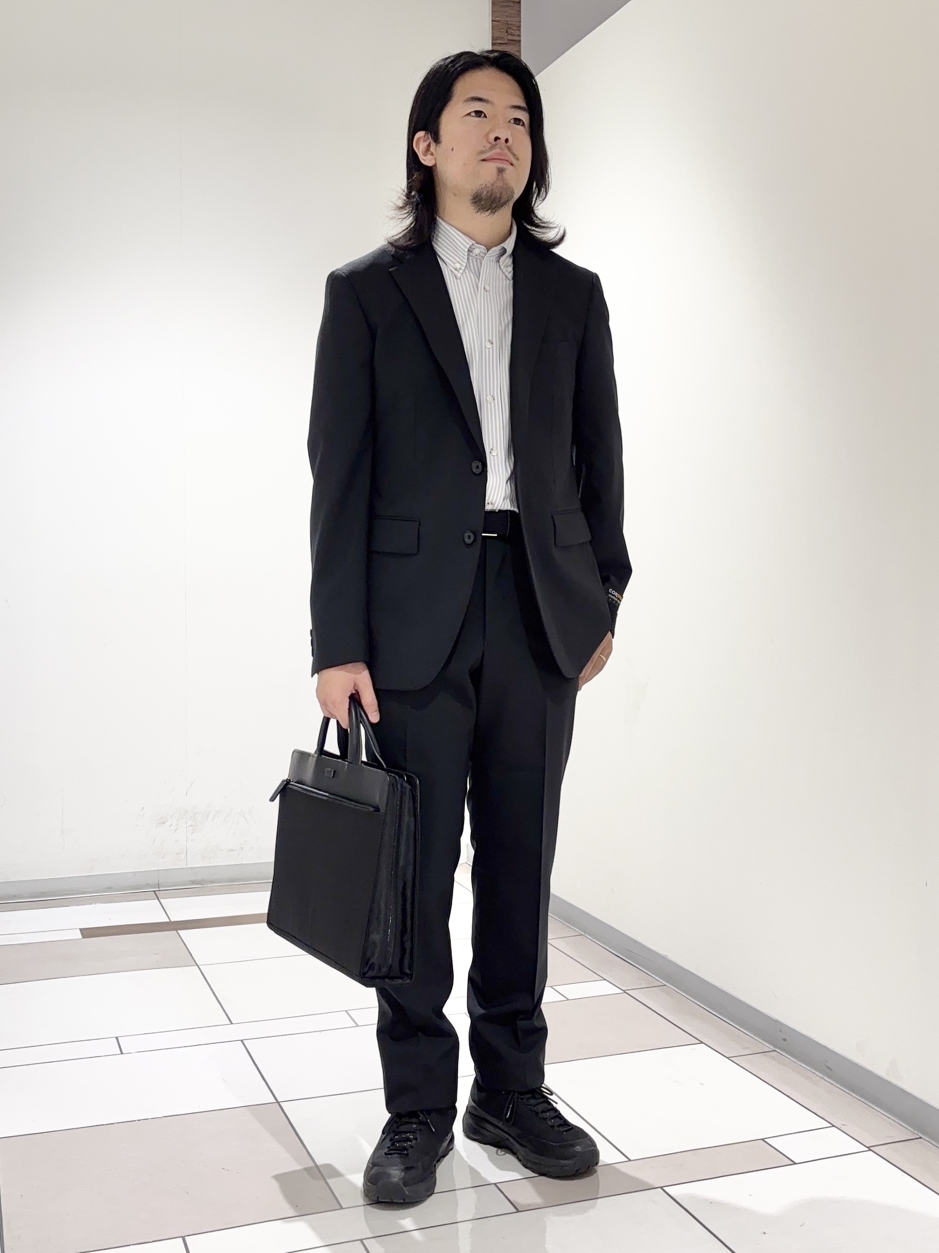 及川さんの「TAKEO KIKUCHI｜【Begin掲載】コーデュラ（R）夏素材ウールトロ　ストレッチスーツ」を使ったコーディネート