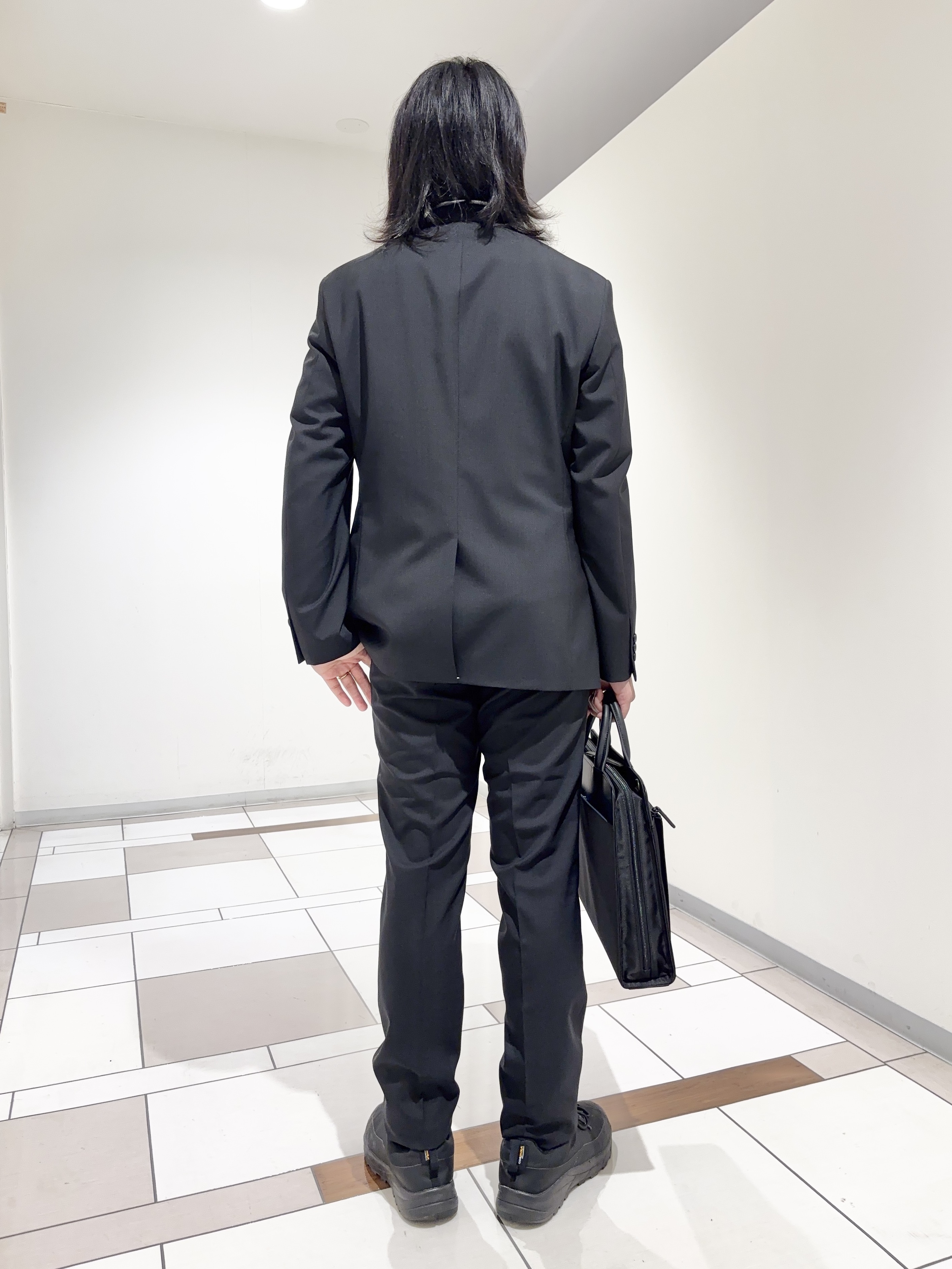及川さんの「TAKEO KIKUCHI｜【Begin掲載】コーデュラ（R）夏素材ウールトロ　ストレッチスーツ」を使ったコーディネート