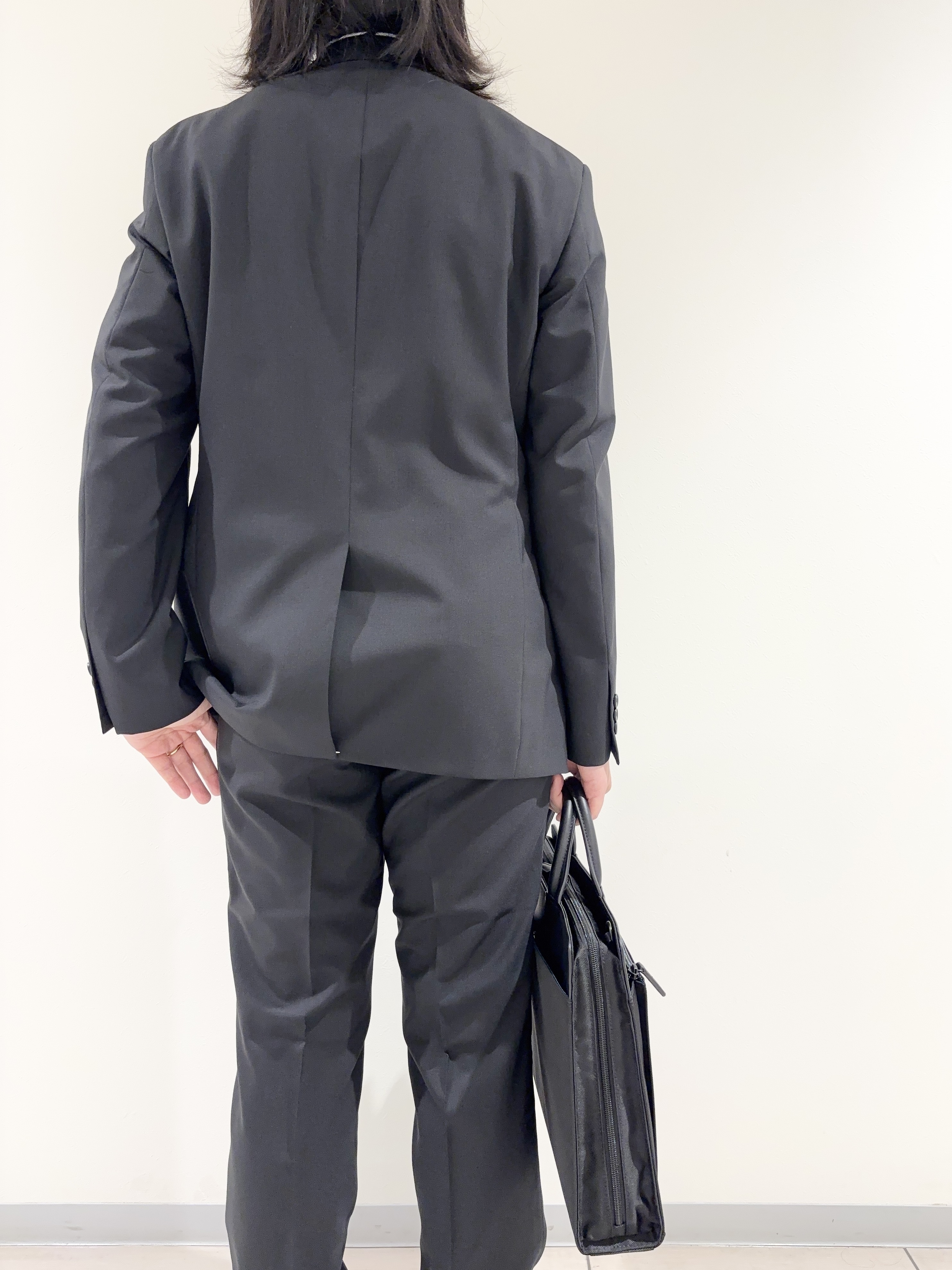 及川さんの「TAKEO KIKUCHI｜【Begin掲載】コーデュラ（R）夏素材ウールトロ　ストレッチスーツ」を使ったコーディネート