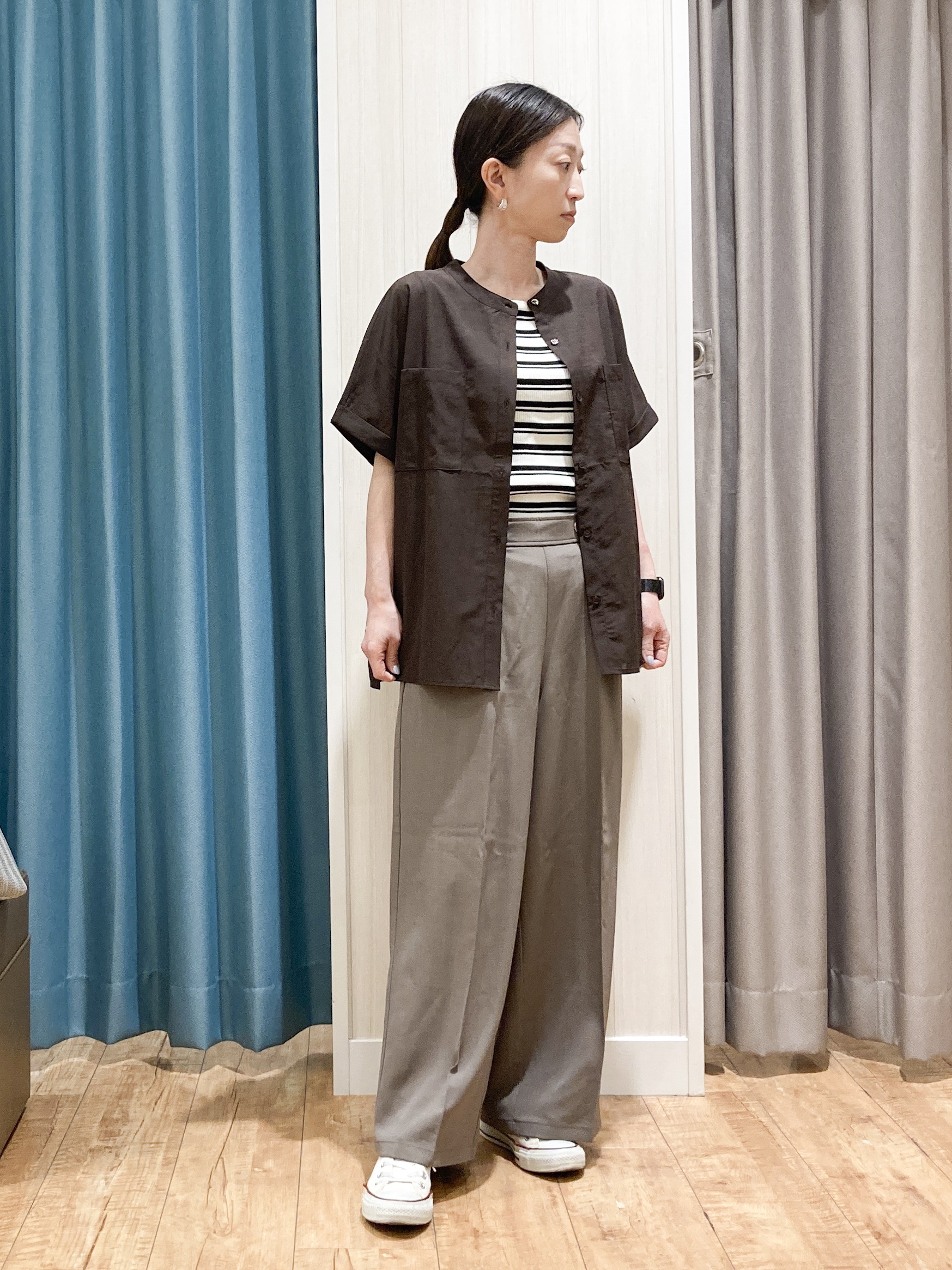 thさんの「SHOO･LA･RUE｜【通気性〇/UV/S-LL】風が通り抜ける 半袖バンドカラーシアーシャツ」を使ったコーディネート