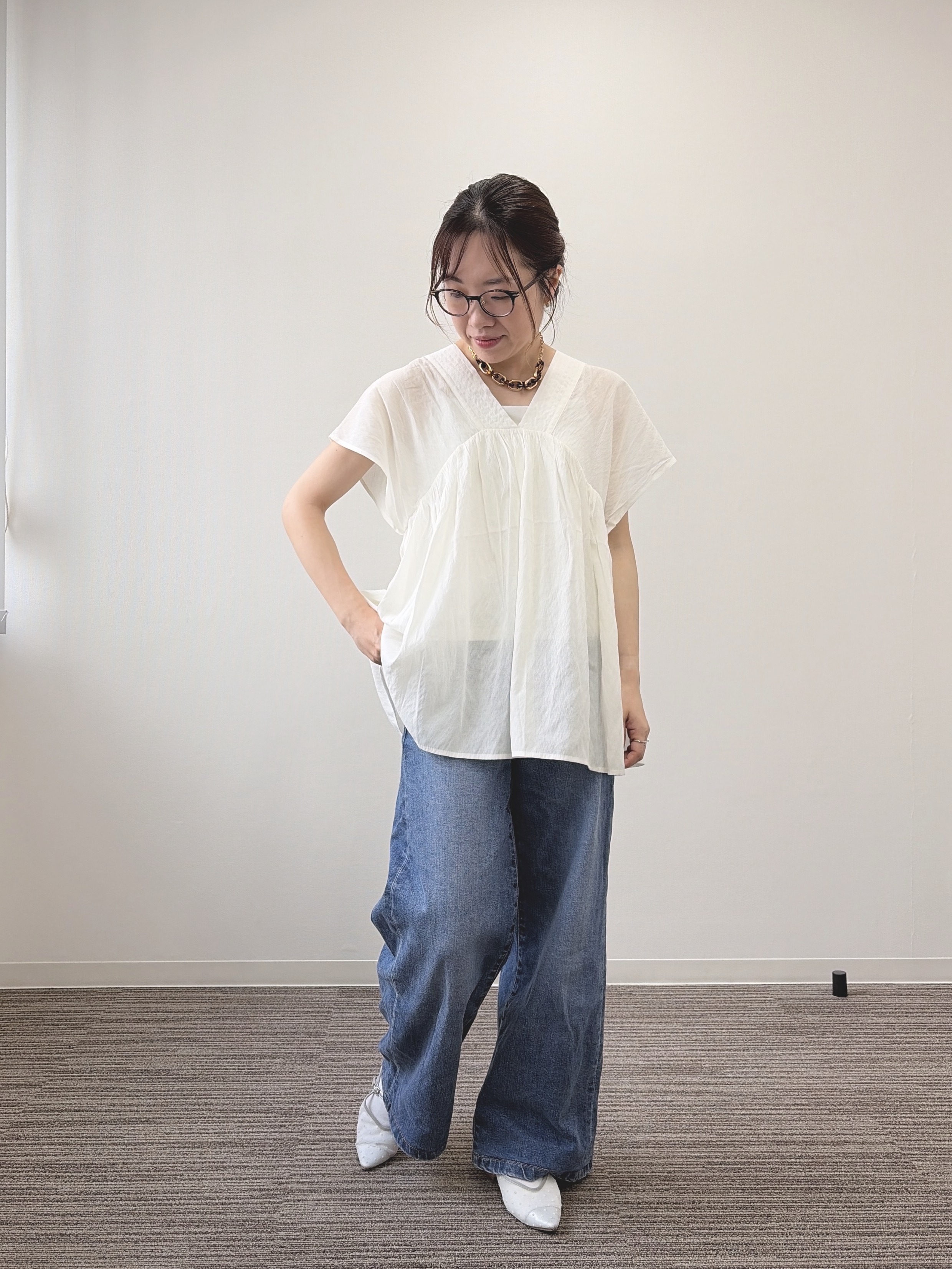 saoriさんの「シアーVネックブラウス」を使ったコーディネート