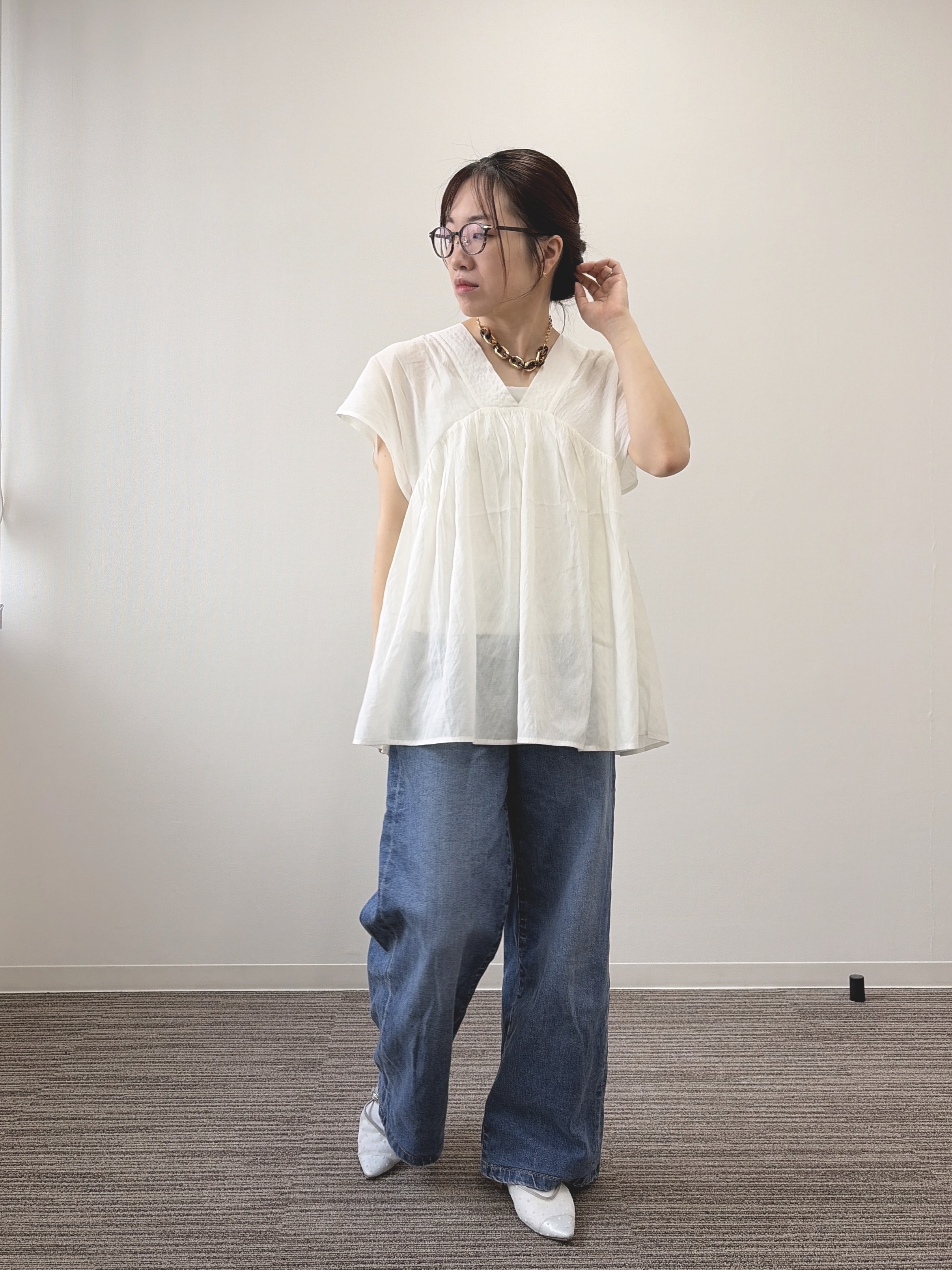 saoriさんの「シアーVネックブラウス」を使ったコーディネート