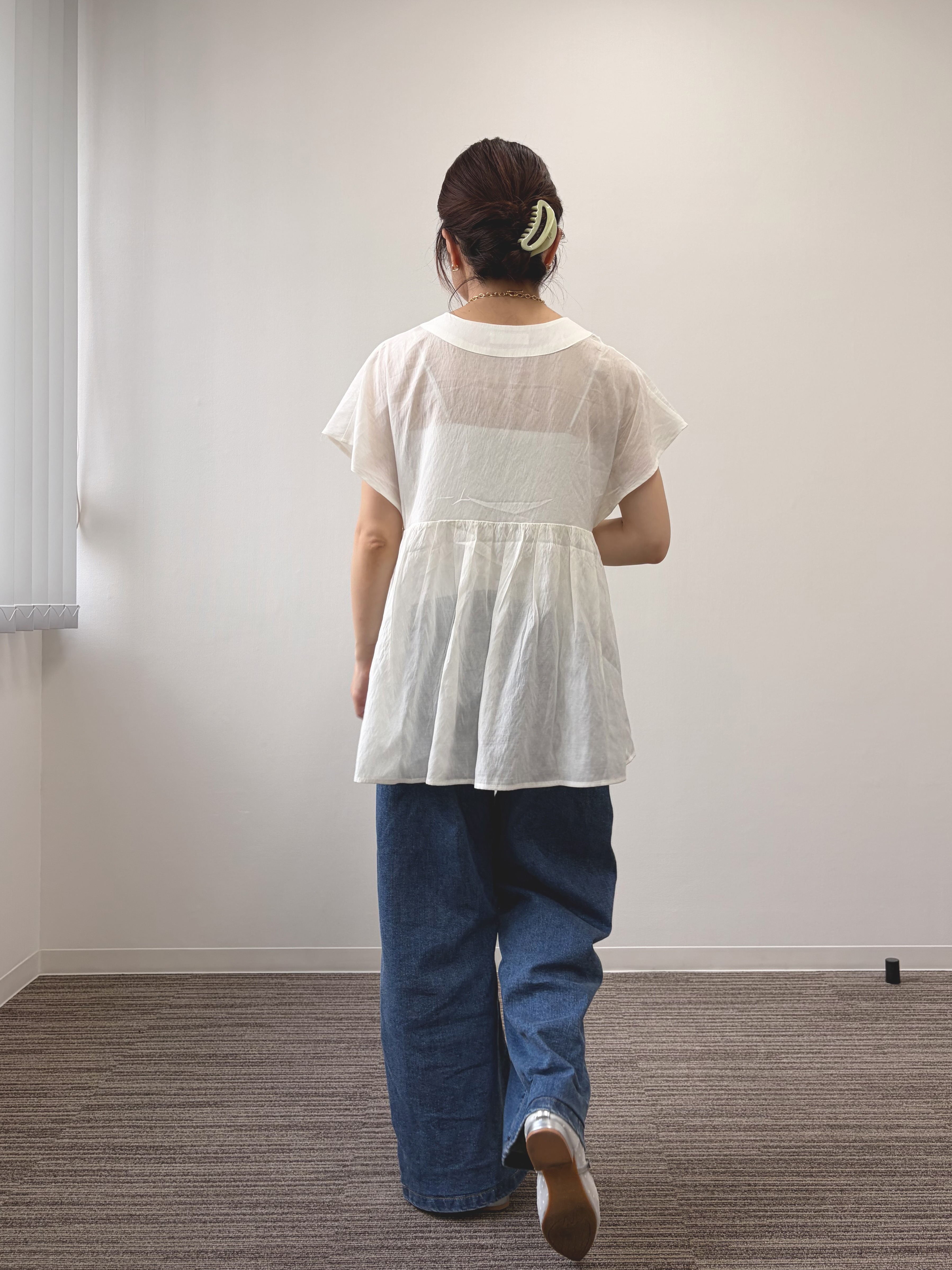 saoriさんの「シアーVネックブラウス」を使ったコーディネート