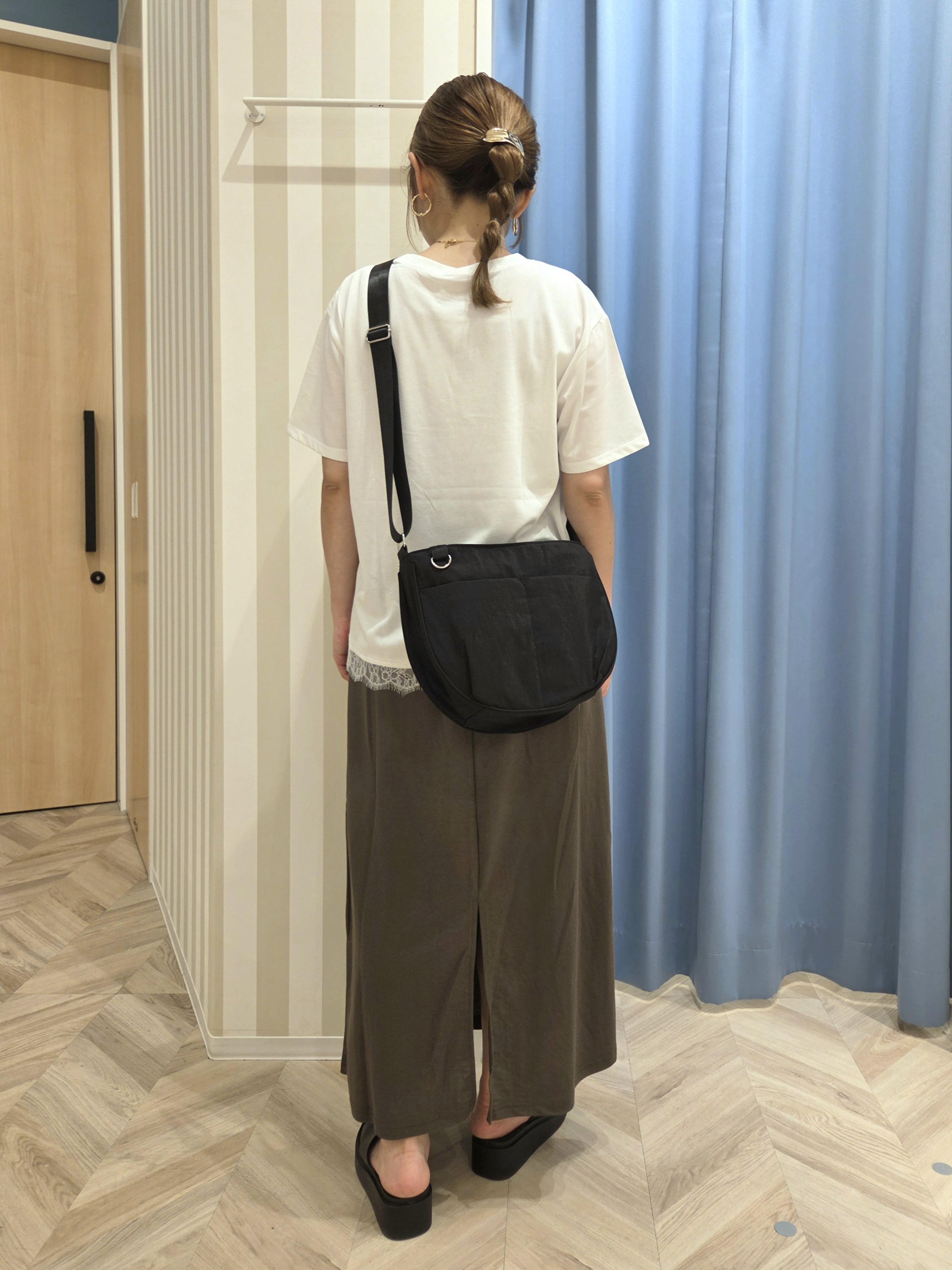 Ikumiさんの「SHOO･LA･RUE｜【UV/S-LL/洗濯機可】真夏に着たい裾レースが女性らしさをプラスする プリントアソートTシャツ」を使ったコーディネート