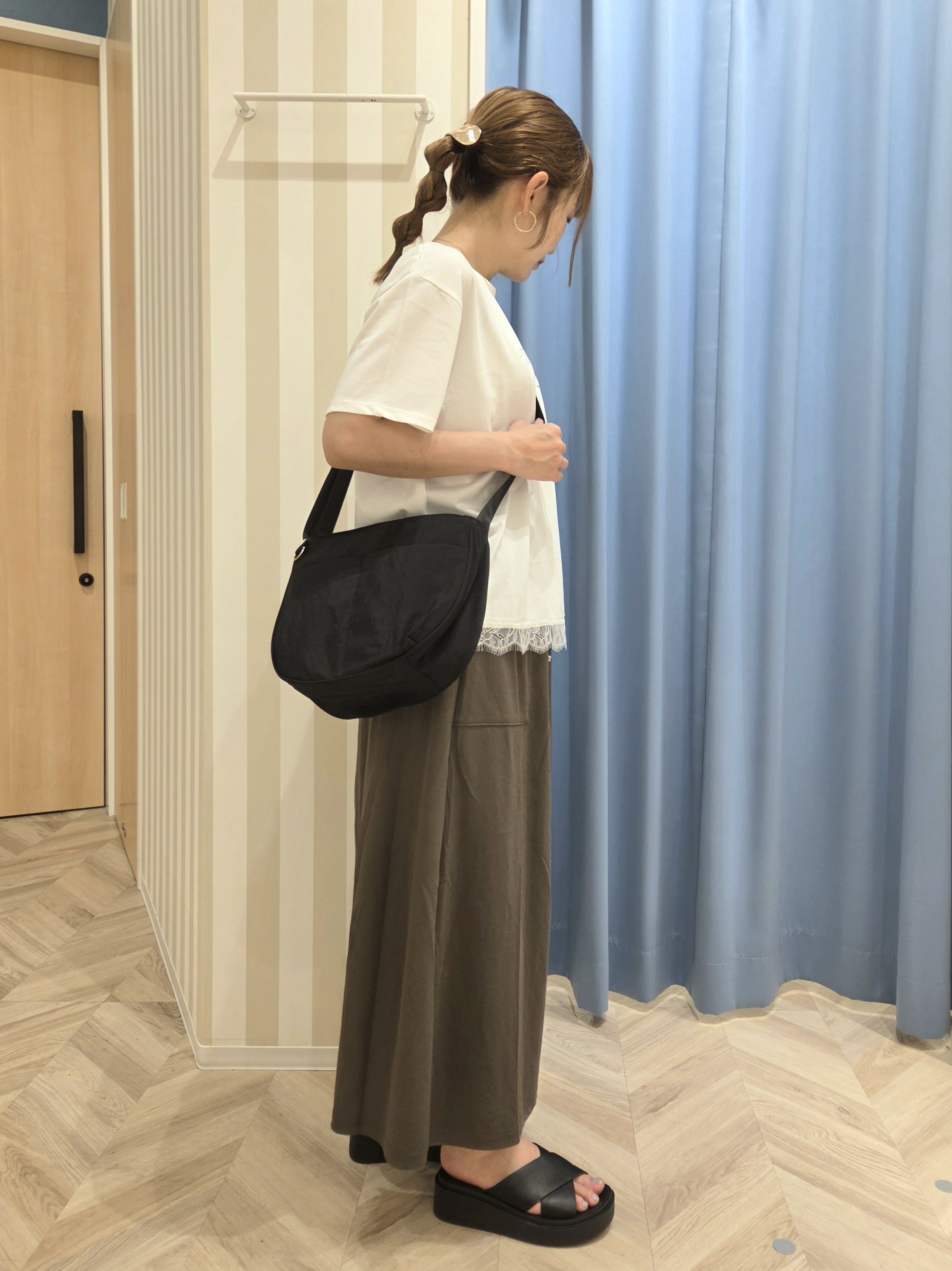 Ikumiさんの「SHOO･LA･RUE｜【UV/S-LL/洗濯機可】真夏に着たい裾レースが女性らしさをプラスする プリントアソートTシャツ」を使ったコーディネート