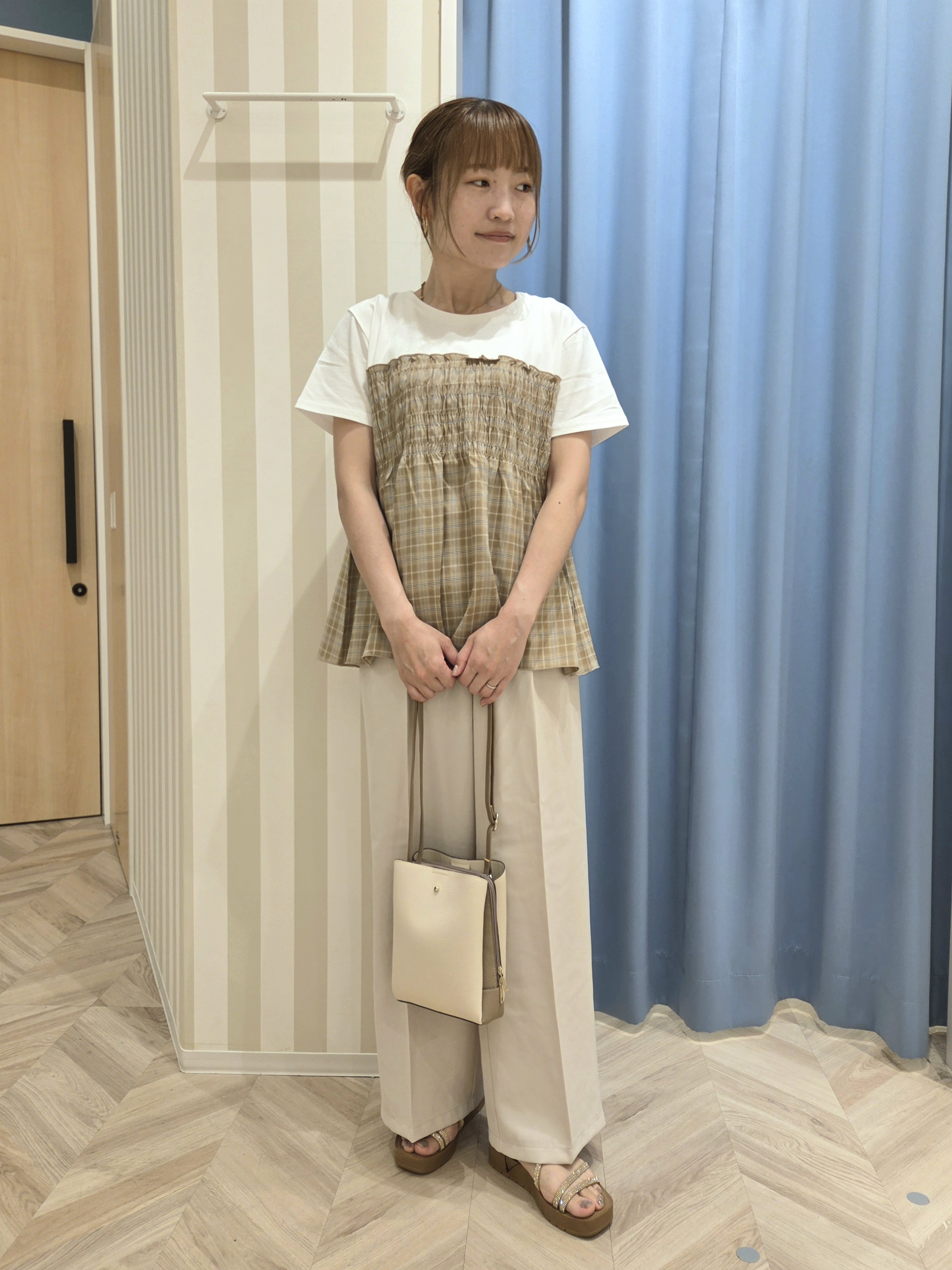 Ikumiさんの「SHOO･LA･RUE｜【S-LL/洗濯機可/体型カバー】インせずサマ見え ビスチェ風異素材ドッキングTシャツ」を使ったコーディネート