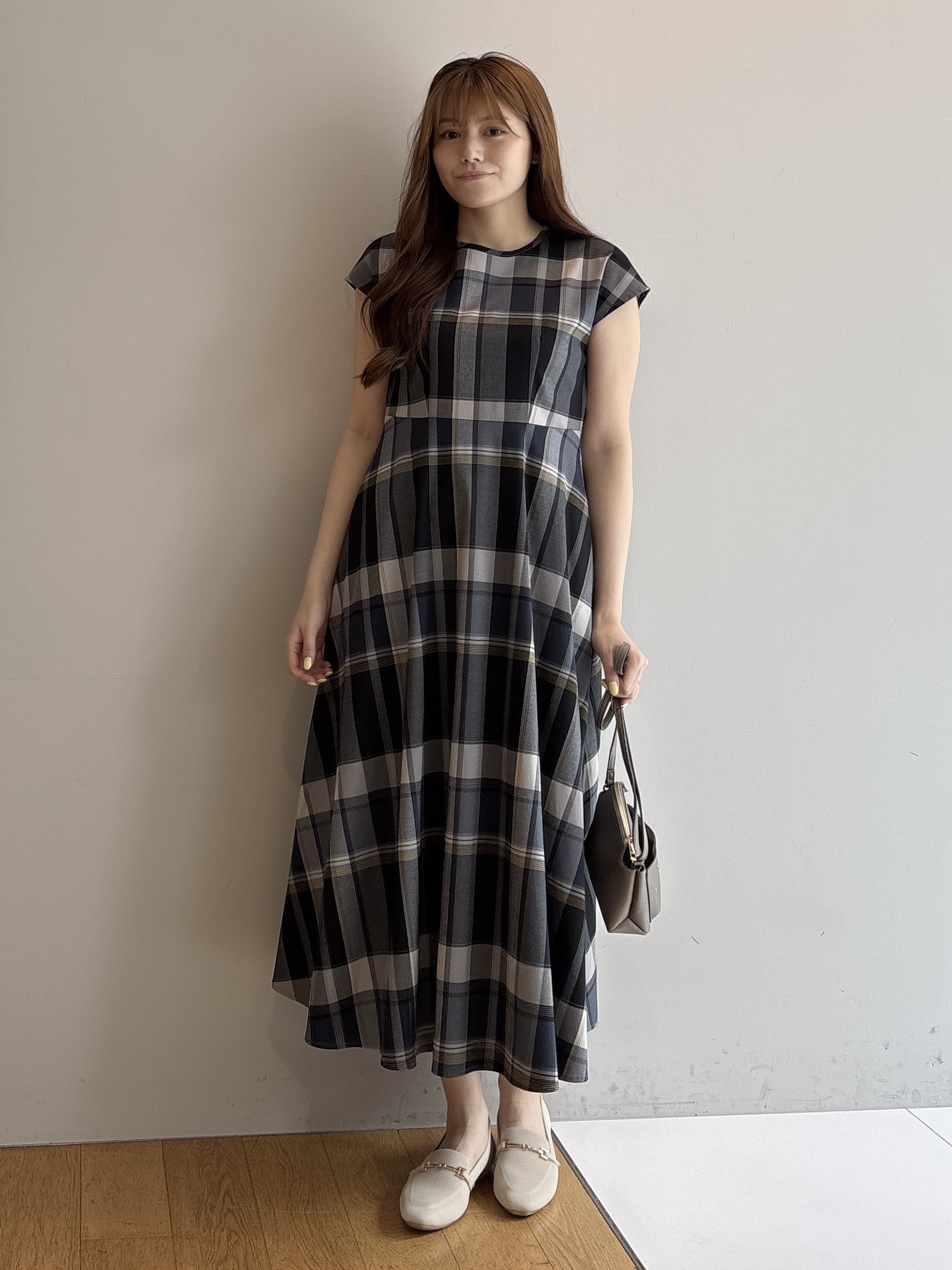 sayaさんの「grove｜【低身長さんも選べる着丈】マドラスチェックワンピース」を使ったコーディネート