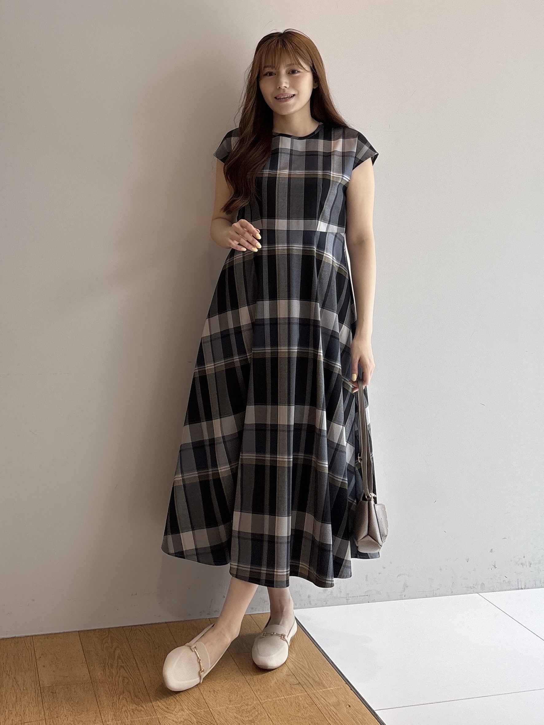 sayaさんの「grove｜【低身長さんも選べる着丈】マドラスチェックワンピース」を使ったコーディネート