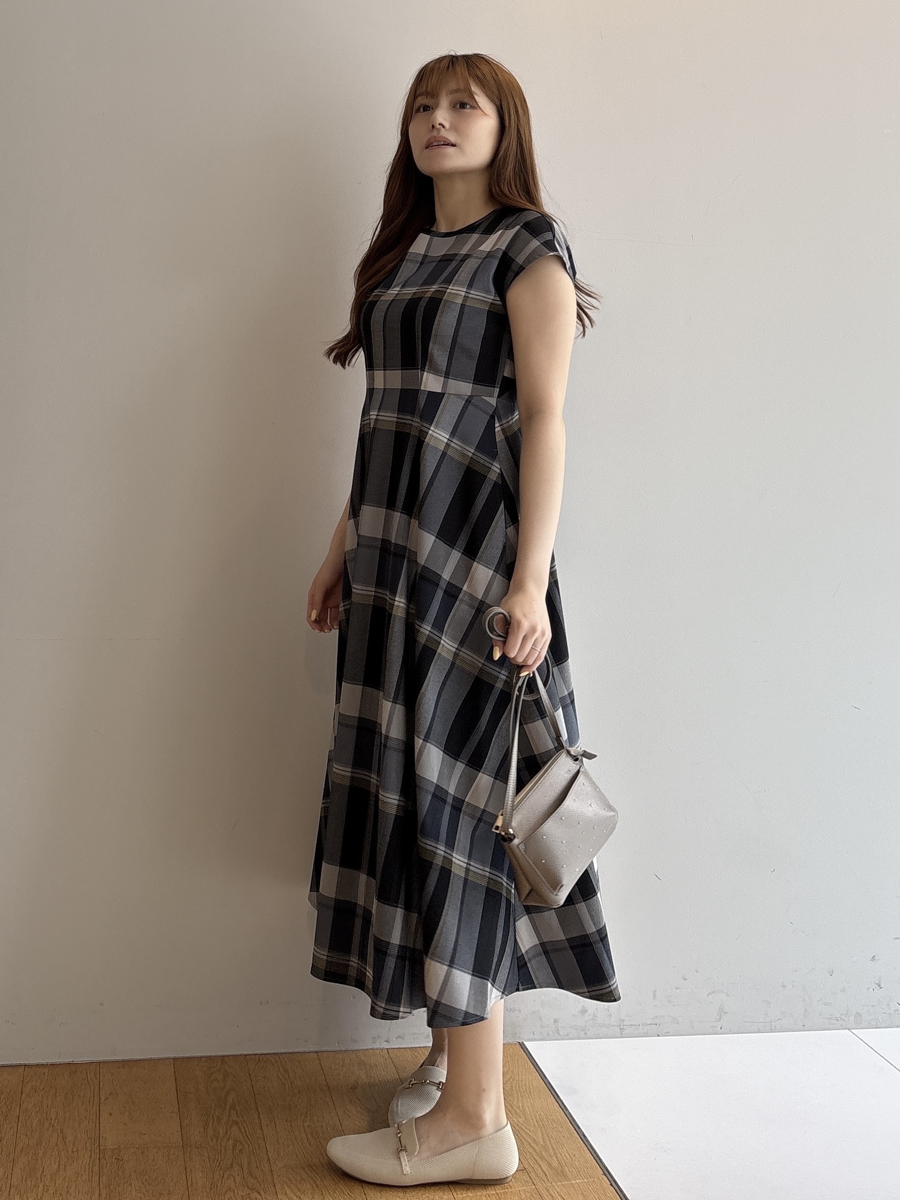 sayaさんの「grove｜【低身長さんも選べる着丈】マドラスチェックワンピース」を使ったコーディネート