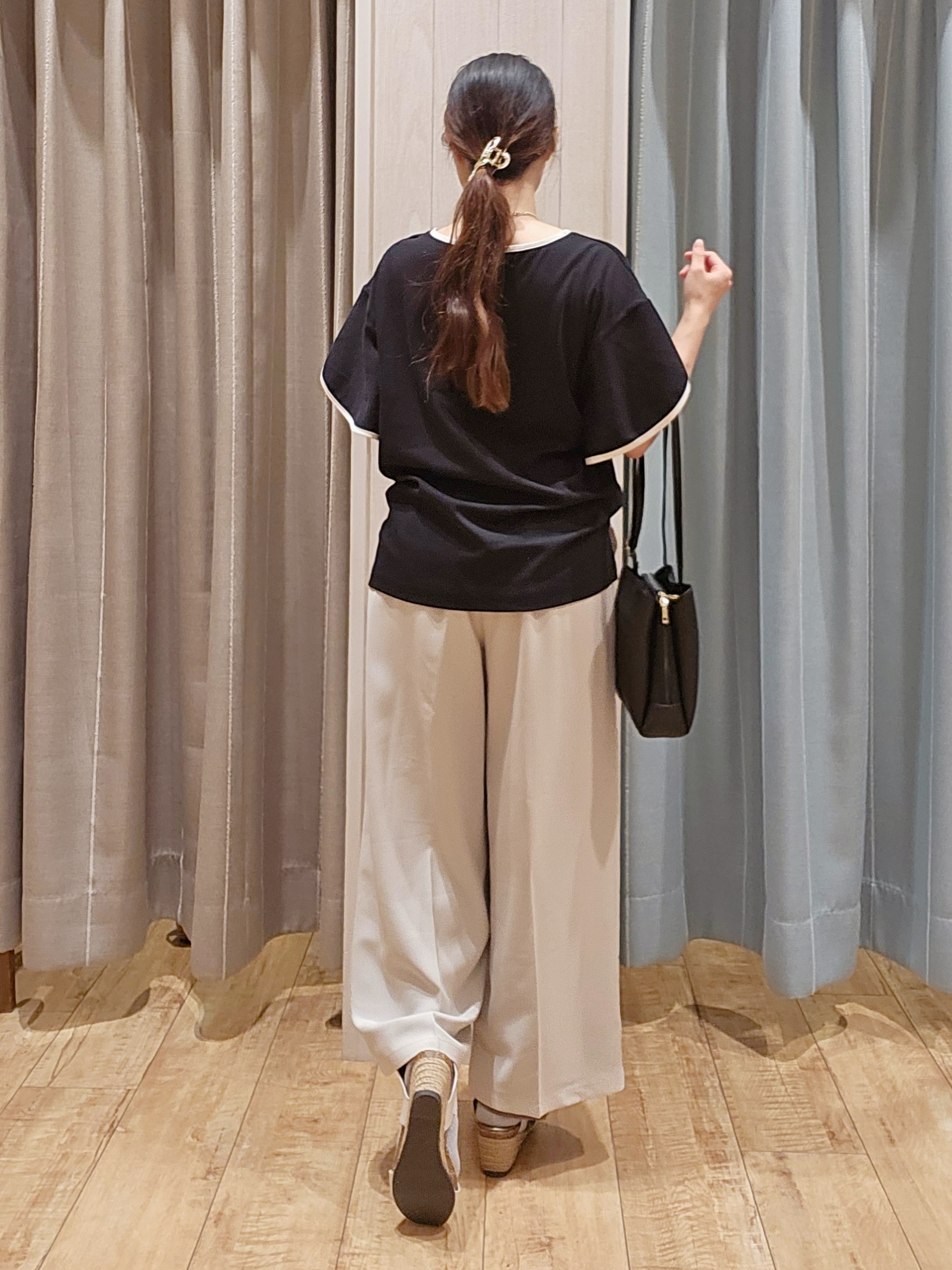 miyaさんの「SHOO･LA･RUE｜【洗濯機可/S-LL】配色パイピング フレアスリーブトップス」を使ったコーディネート