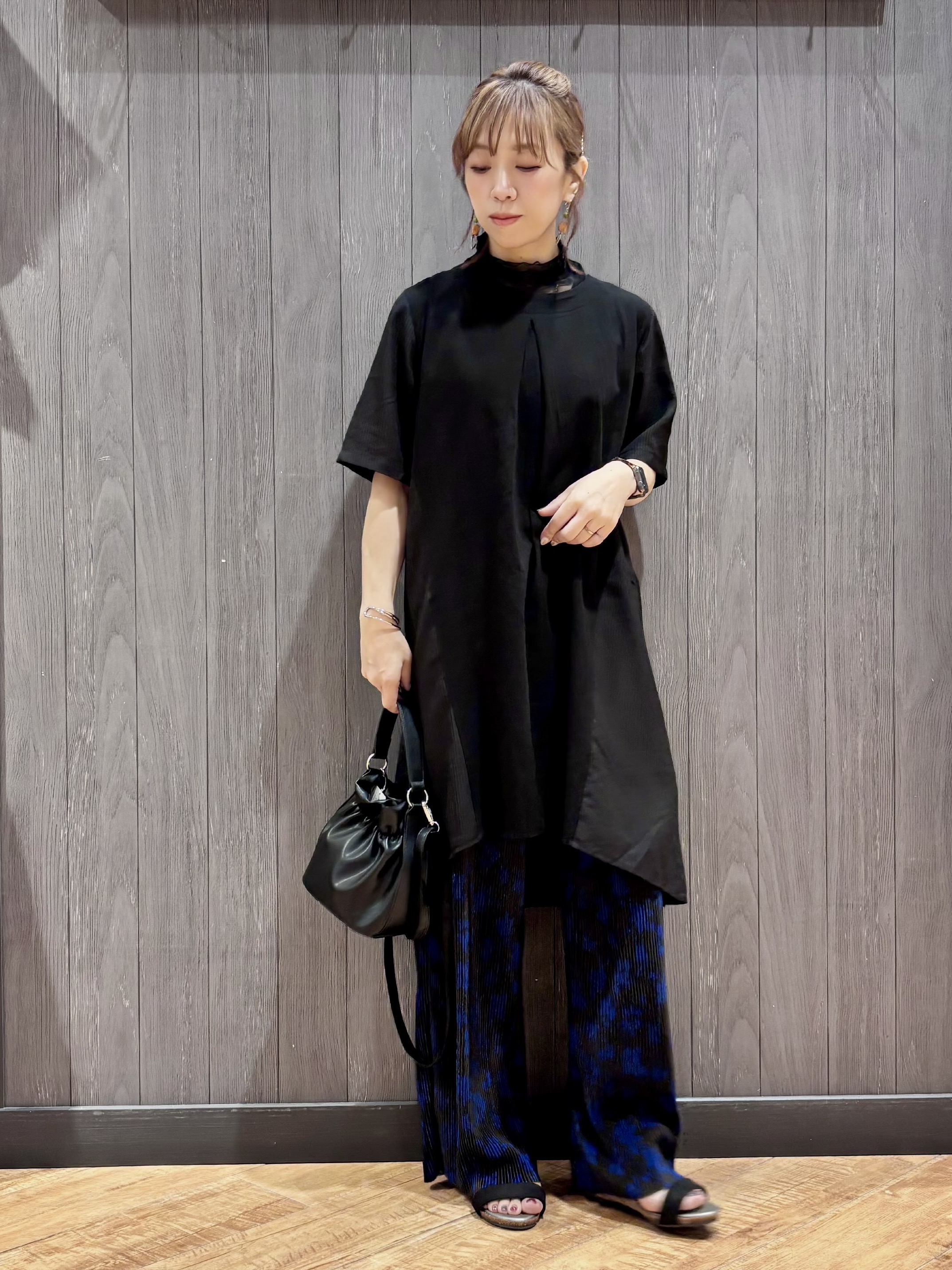 meiさんの「SHOO･LA･RUE｜【洗濯機可/体型カバー】上から着るだけ 異素材切替 Aラインチュニックワンピース」を使ったコーディネート