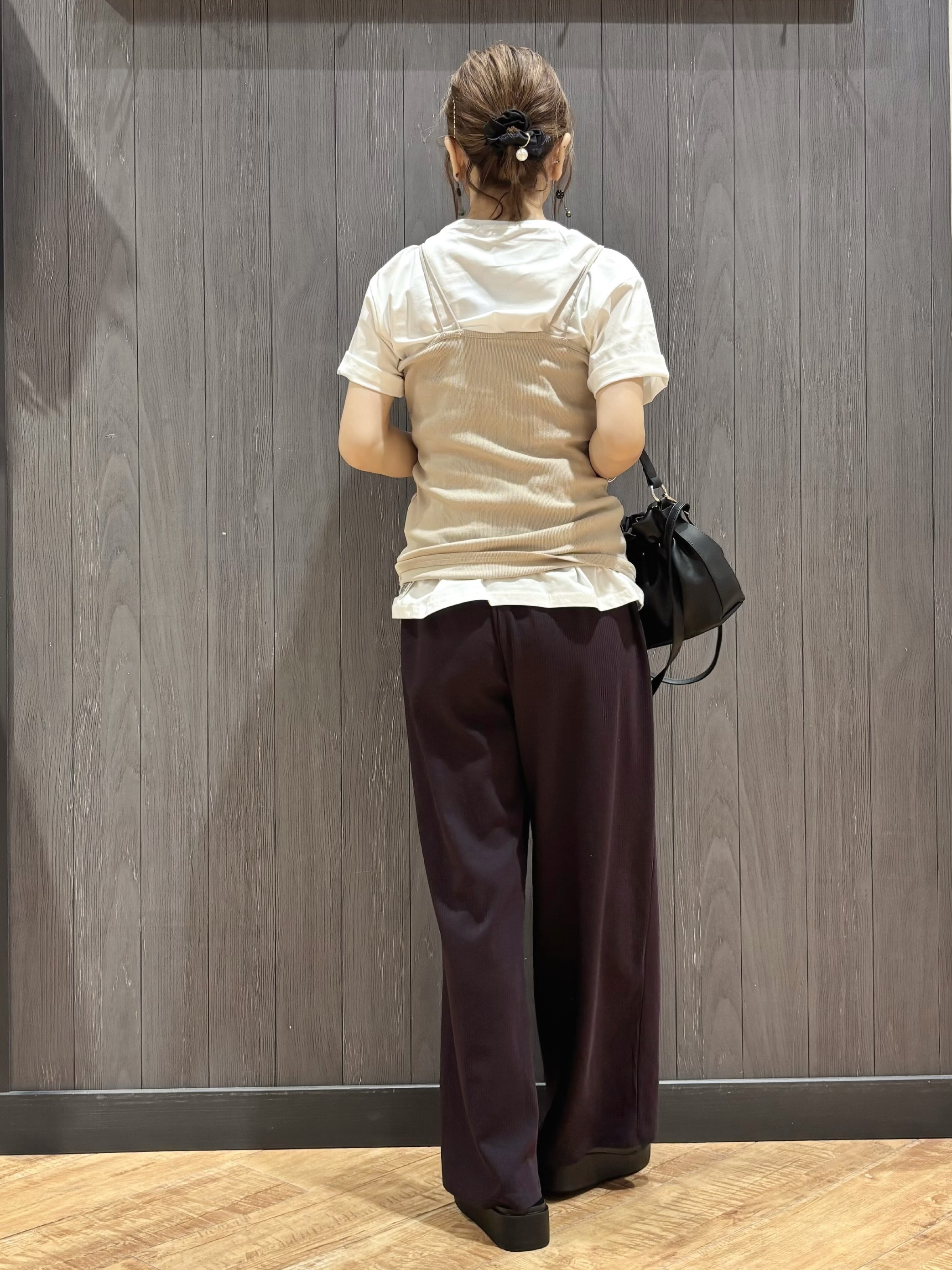 meiさんの「SHOO･LA･RUE｜【洗濯機可/S-LL】夏に快適サラサラ感 大人のプリントTシャツ」を使ったコーディネート