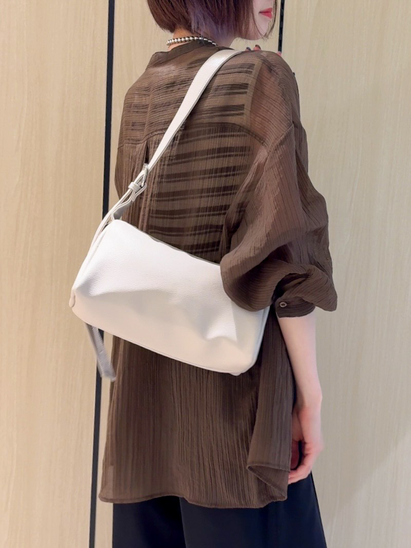 𝐜𝐡𝐢𝐤𝐚さんの「SHOO･LA･RUE｜【S-LL】見せてもキレイ スクエアネック リブタンクトップ」を使ったコーディネート