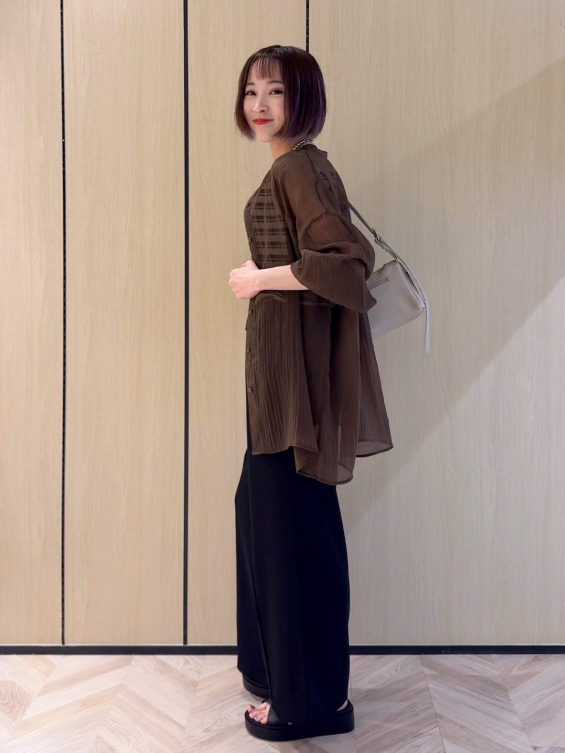 𝐜𝐡𝐢𝐤𝐚さんの「SHOO･LA･RUE｜【S-LL】見せてもキレイ スクエアネック リブタンクトップ」を使ったコーディネート
