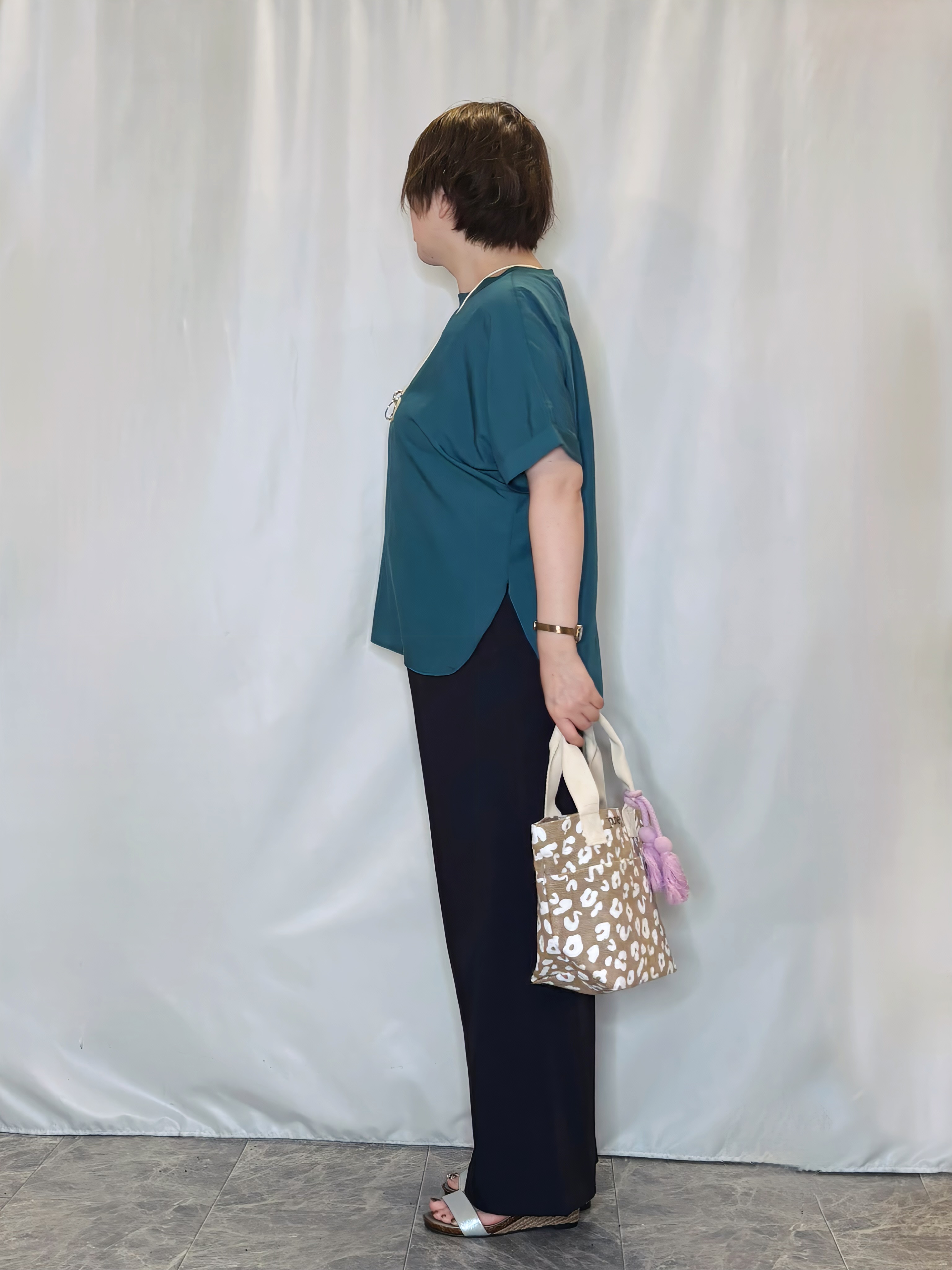 たみさんの「SHOO･LA･RUE｜【着丈選べる/体型カバー】洗濯後しわになりにくい さらっと快適ドルマントップス」を使ったコーディネート