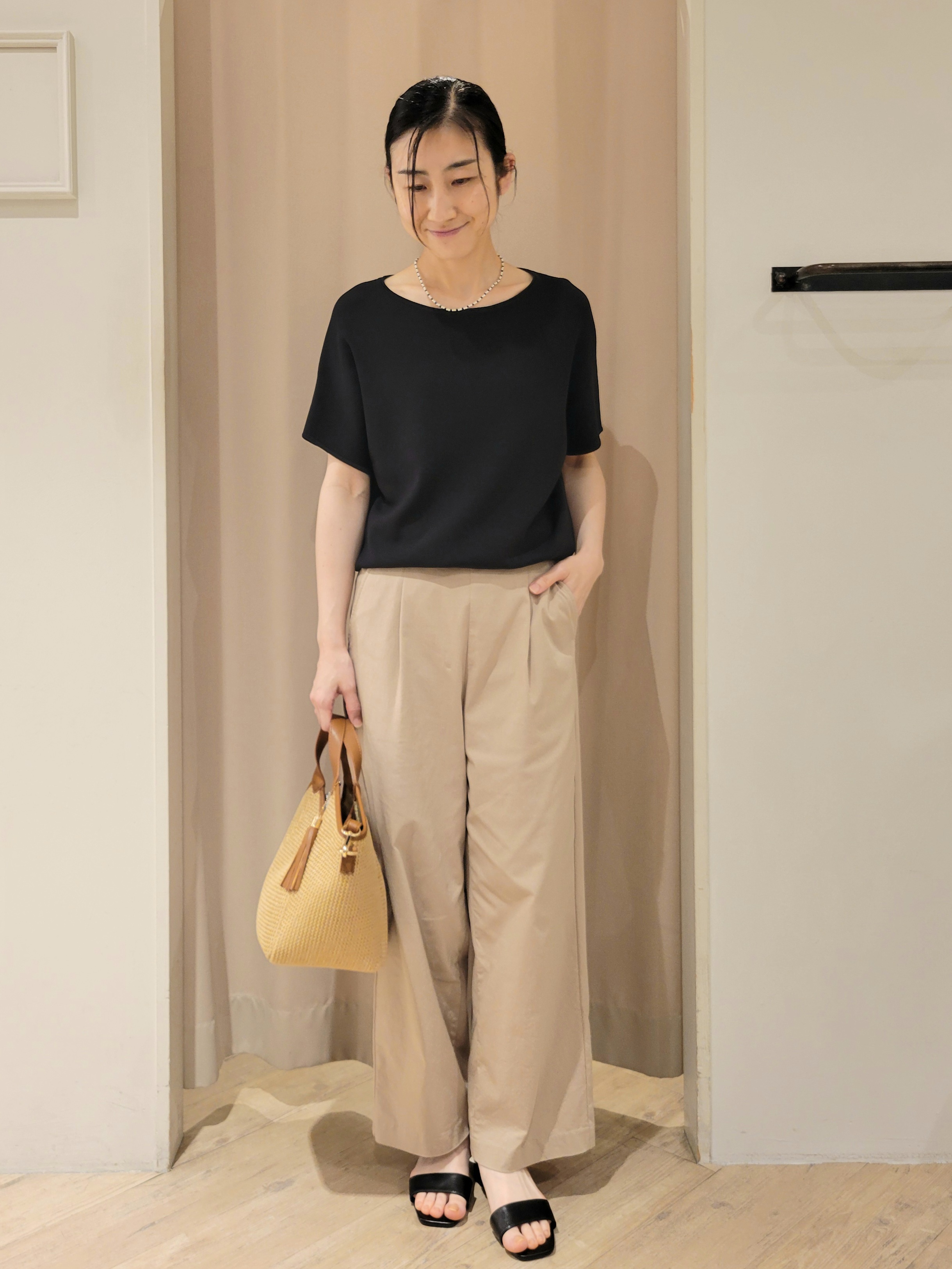 いそさんの「grove｜【シリーズ累計36万枚！名品ニット】やわらかドライタッチ ドルマンニット」を使ったコーディネート