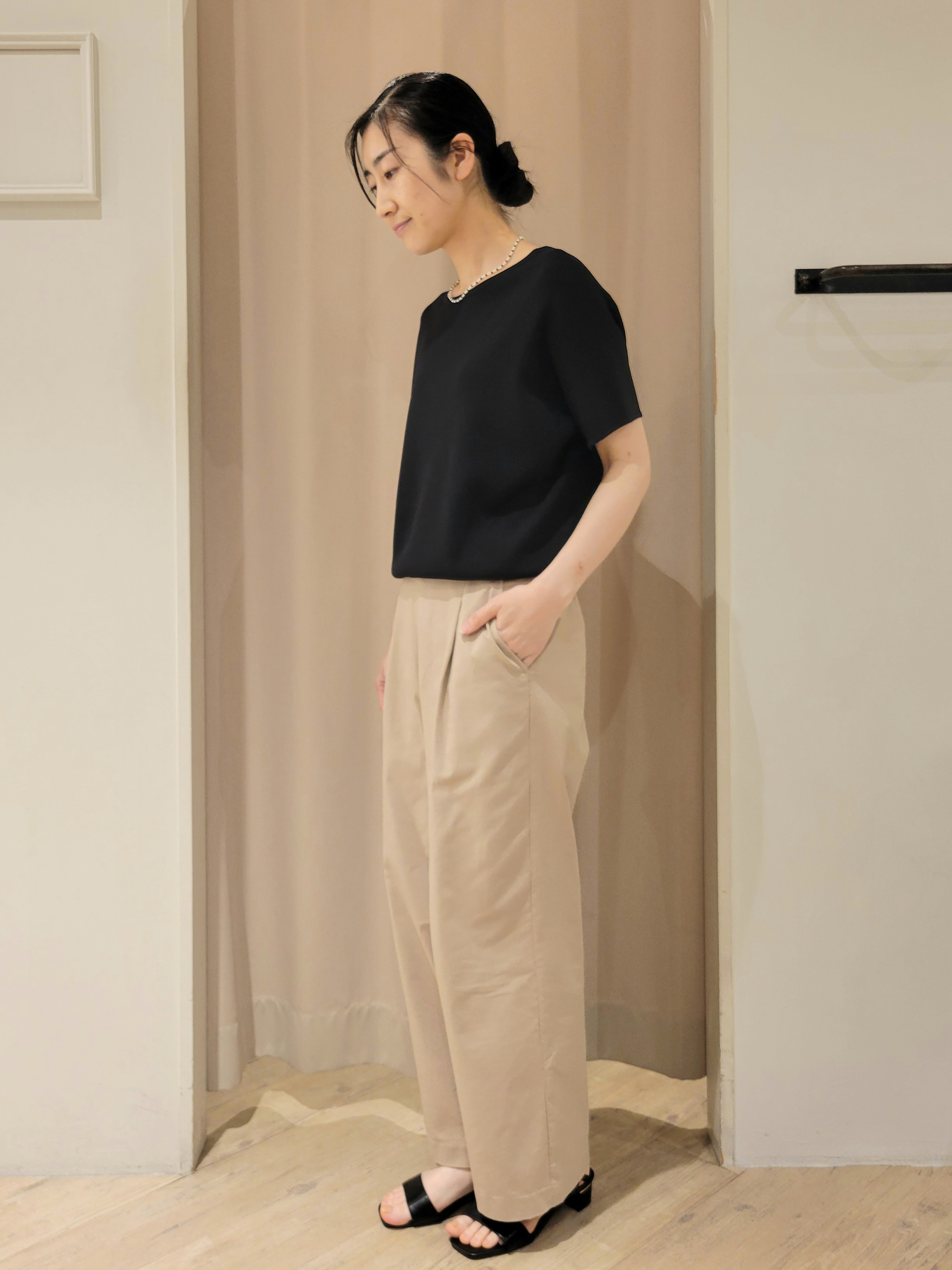 いそさんの「grove｜【シリーズ累計36万枚！名品ニット】やわらかドライタッチ ドルマンニット」を使ったコーディネート