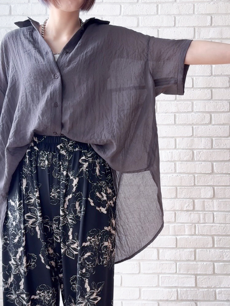 𝐜𝐡𝐢𝐤𝐚さんの「SHOO･LA･RUE｜ヒップがすっぽり隠れる やわらか5分袖シアーシャツ」を使ったコーディネート